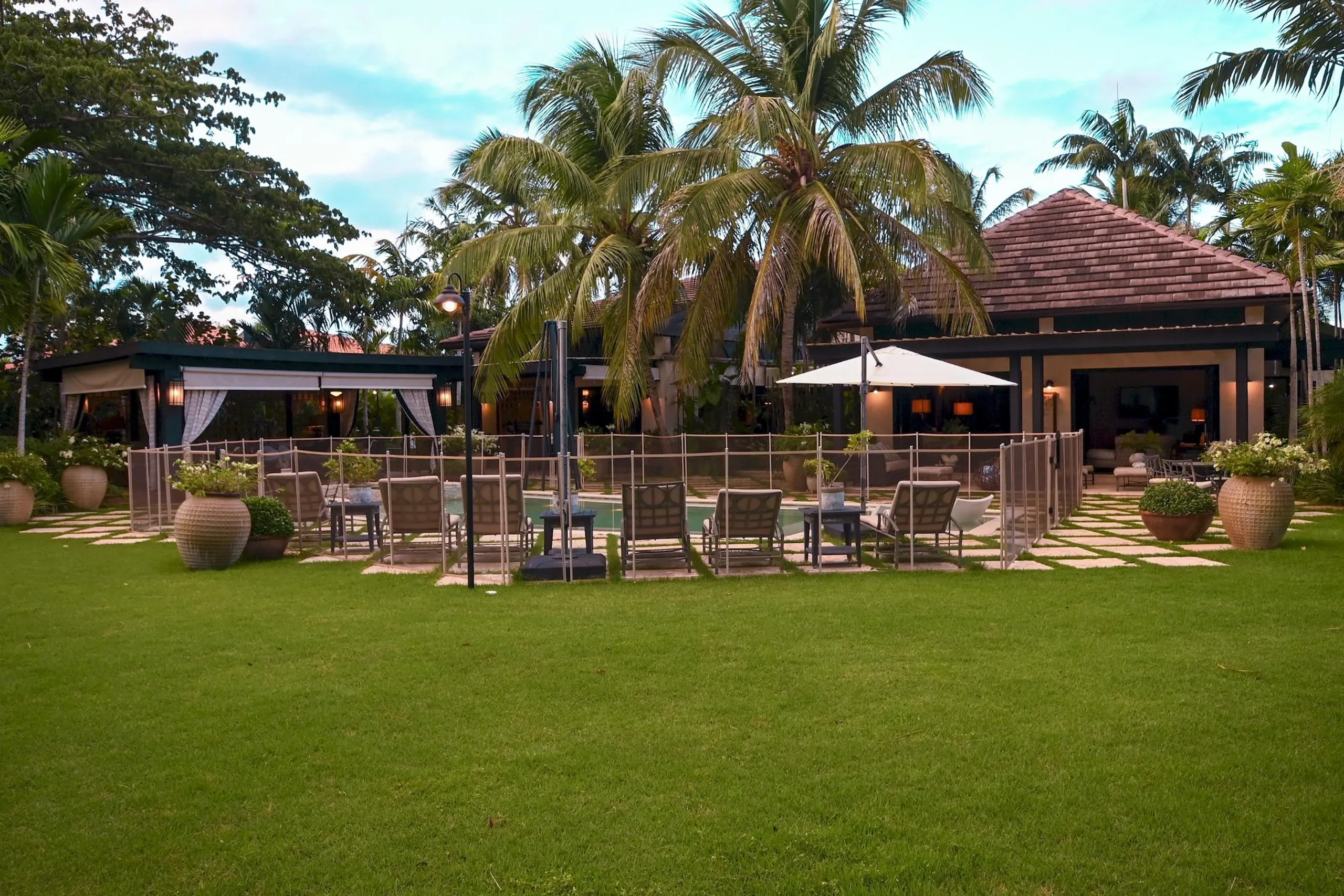 Superb Tropic Retreat with Private Pool and Garden Grounds — photograph 10