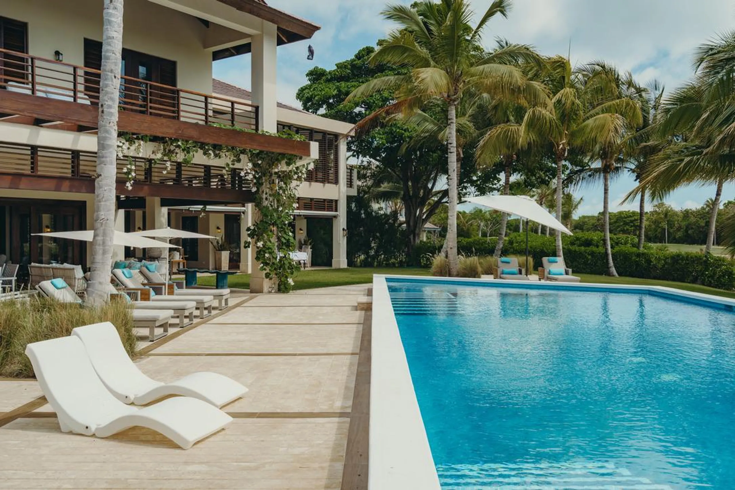 Enchanting Punta Cana Retreat with Private Pool and Tropical Gardens — photograph 2