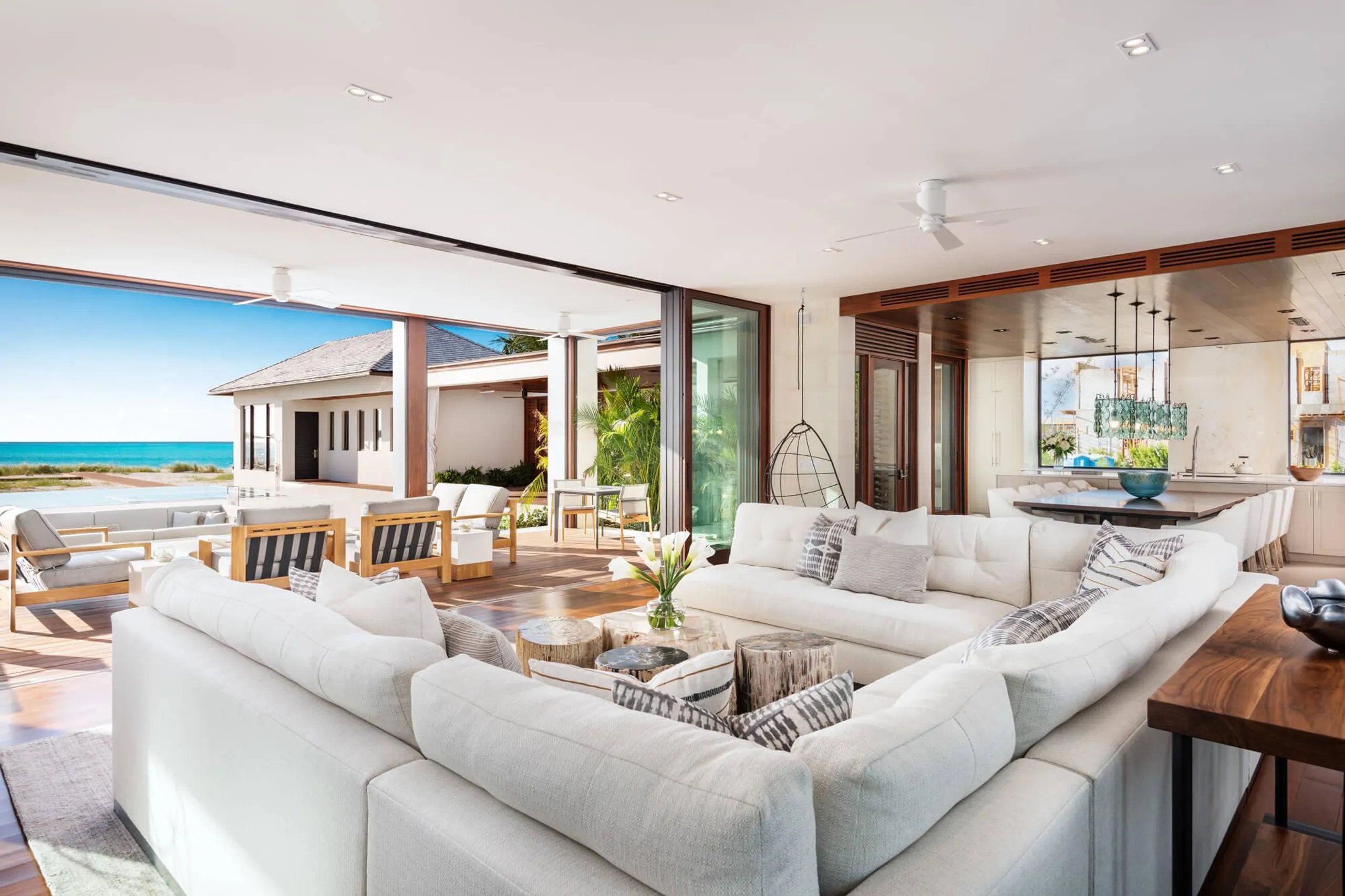 Oasis of Elegance and Serenity Luxe Villa on Grace Bay — photograph 10