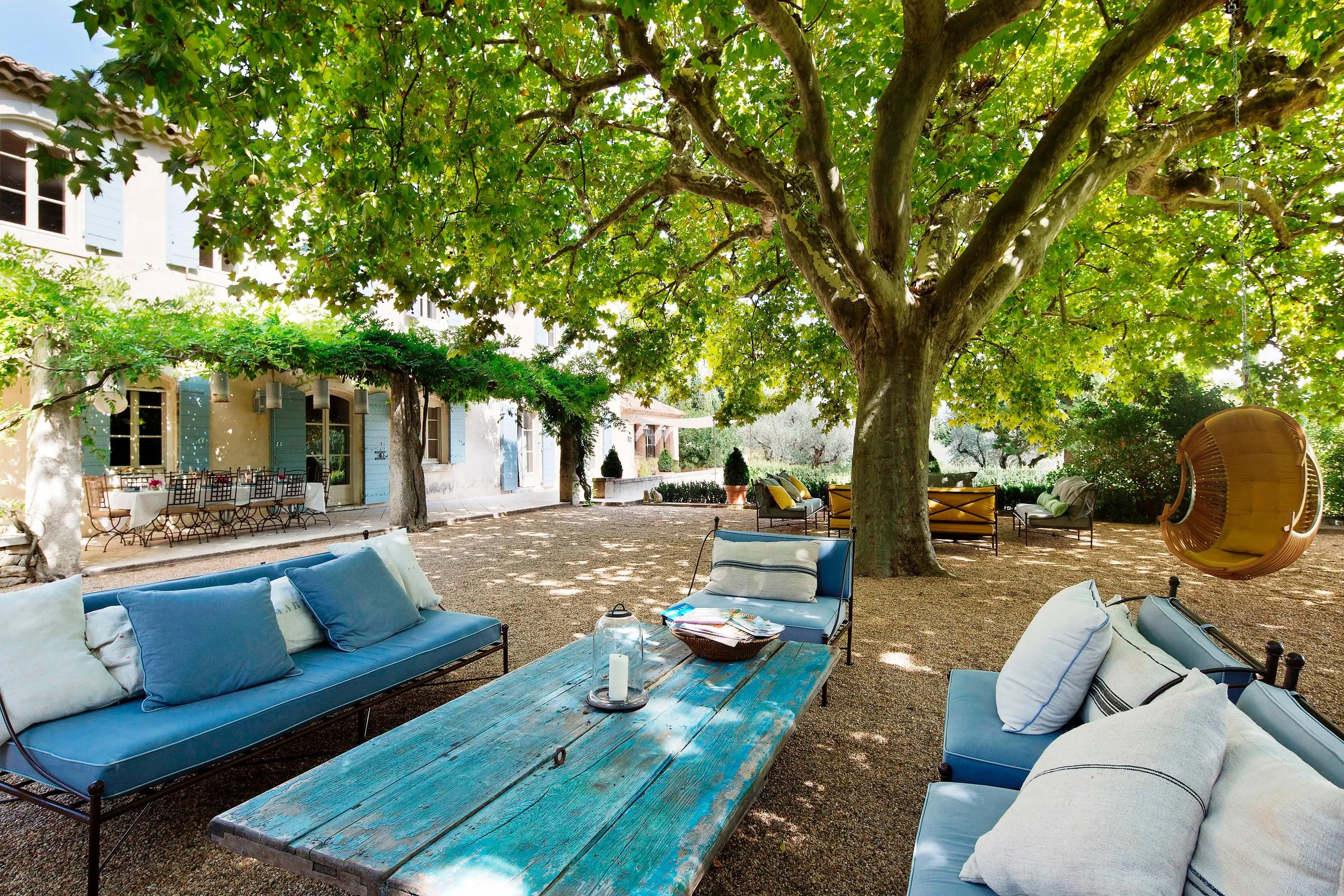 Provencal Paradise Estate with Gorgeous Pool and Lush Garden Grounds — photograph 6