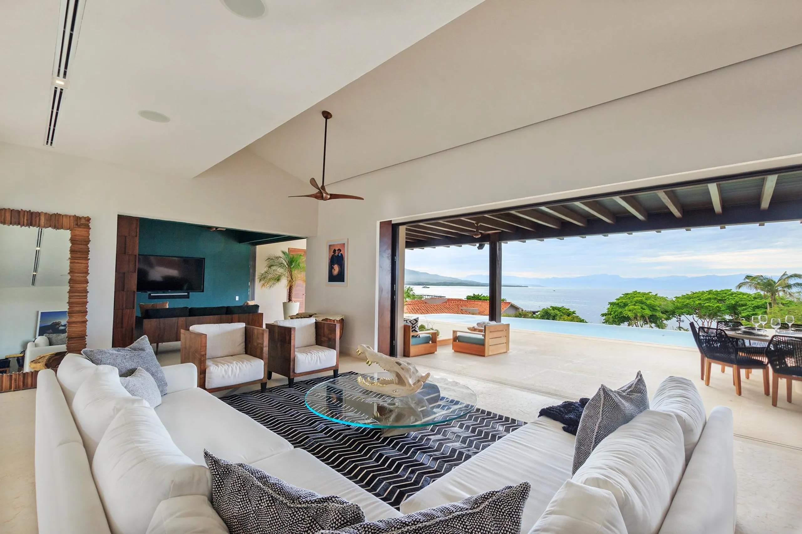 Porta Fortuna Luxury Villa with Private Infinity Pool and Amazing Views — photograph 10