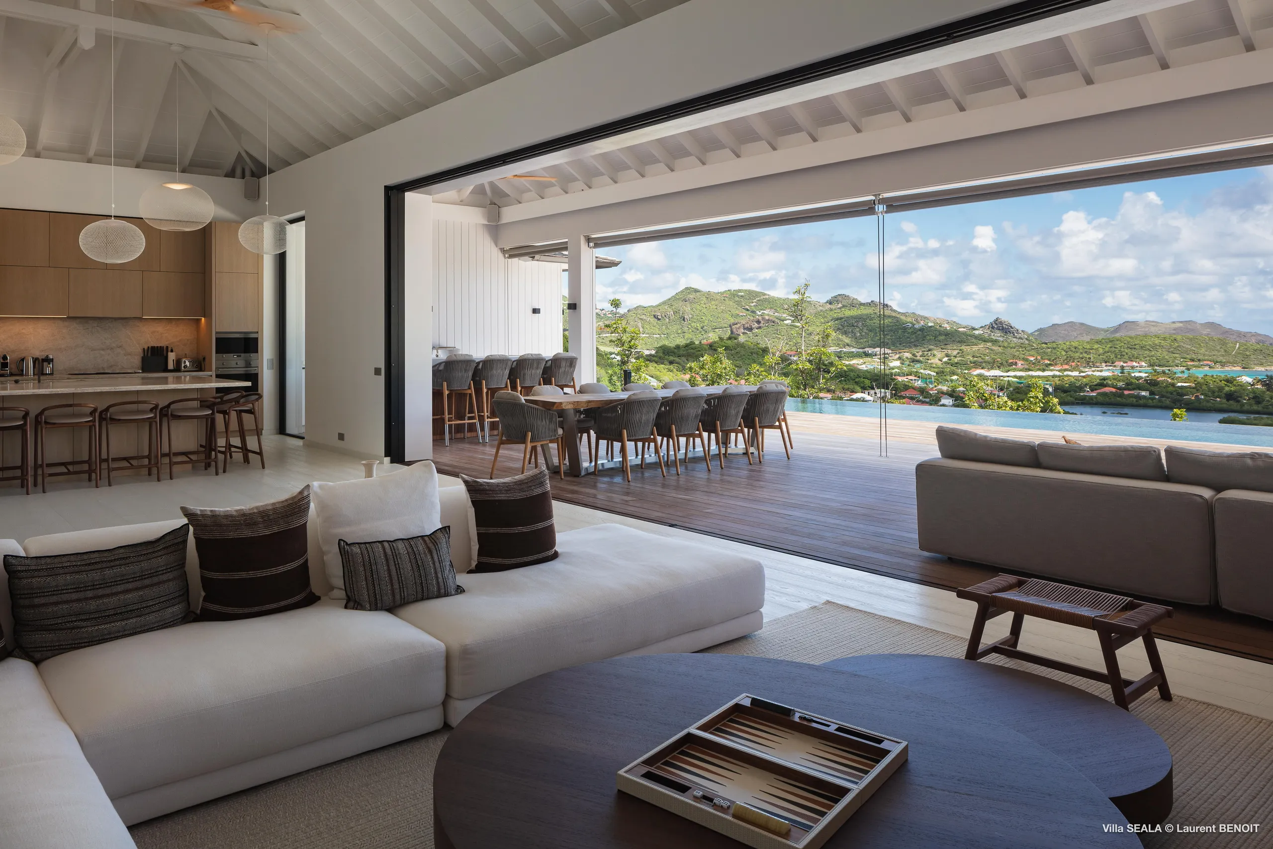 Elegant St Jean Villa with Infinity Pool and Stunning Panoramic Views — photograph 6