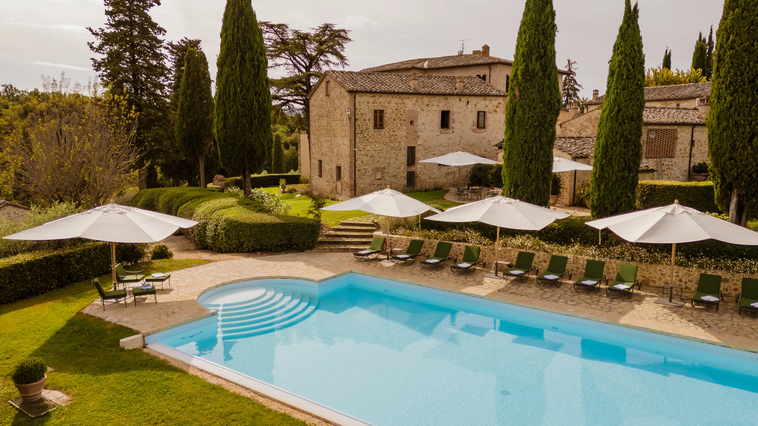Exquisite Tuscan Villa with Private Pool and Beautiful Garden — photograph 2