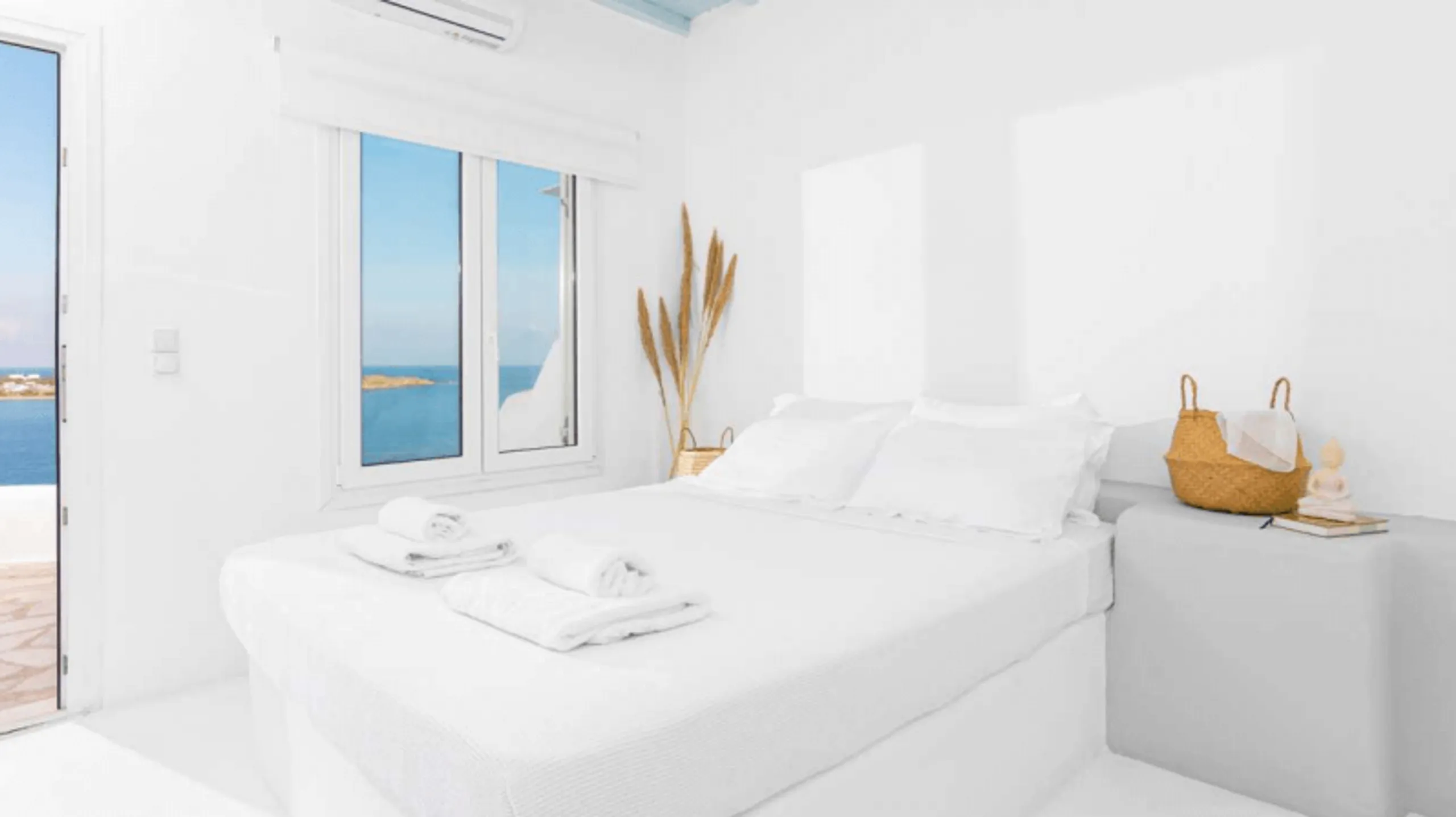Luxe Mykonos Retreat with Private Pool and Unparalleled Ocean Views — photograph 11