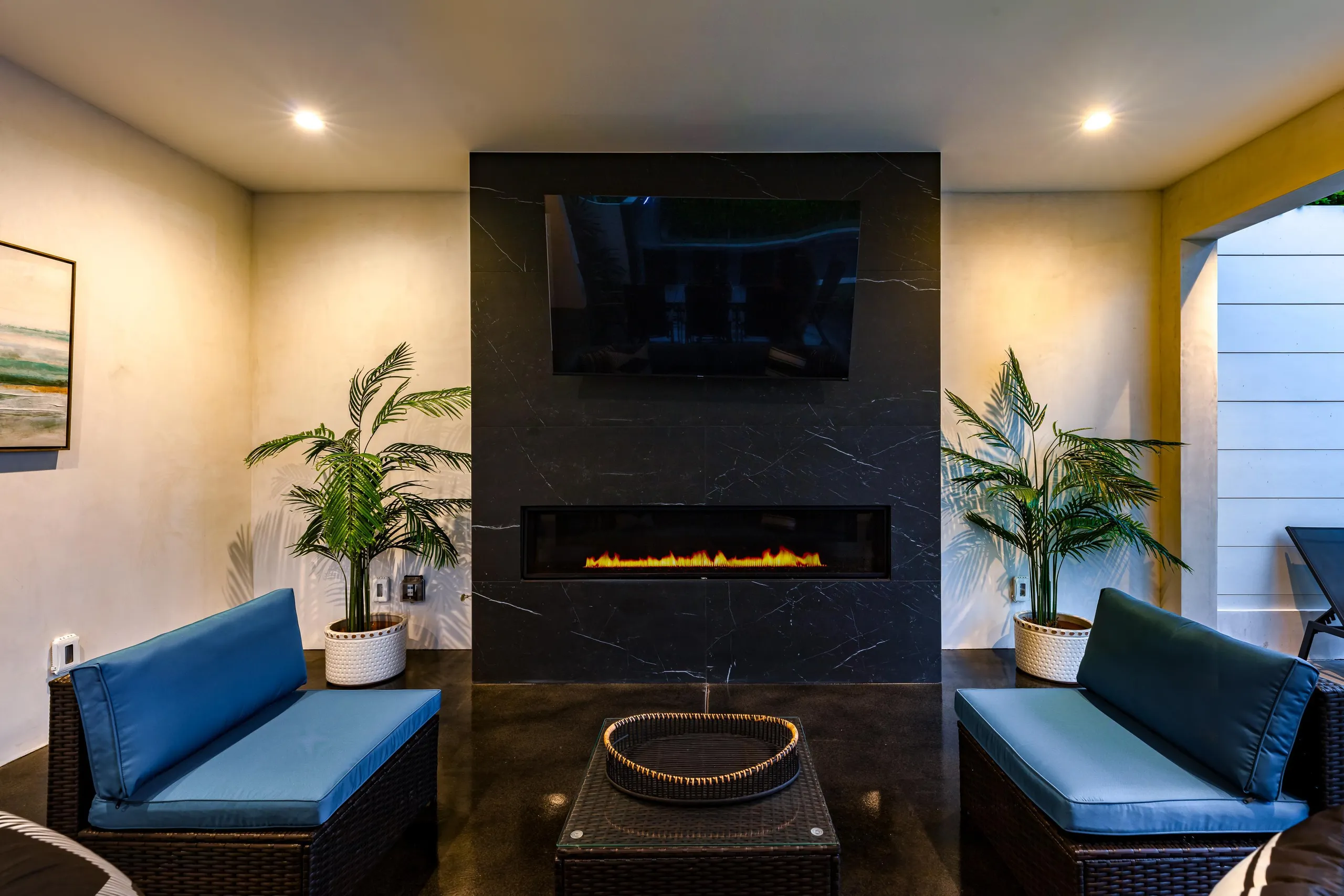 Los Angeles Grand Luxury Refined Style Villa with Home theater — photograph 6