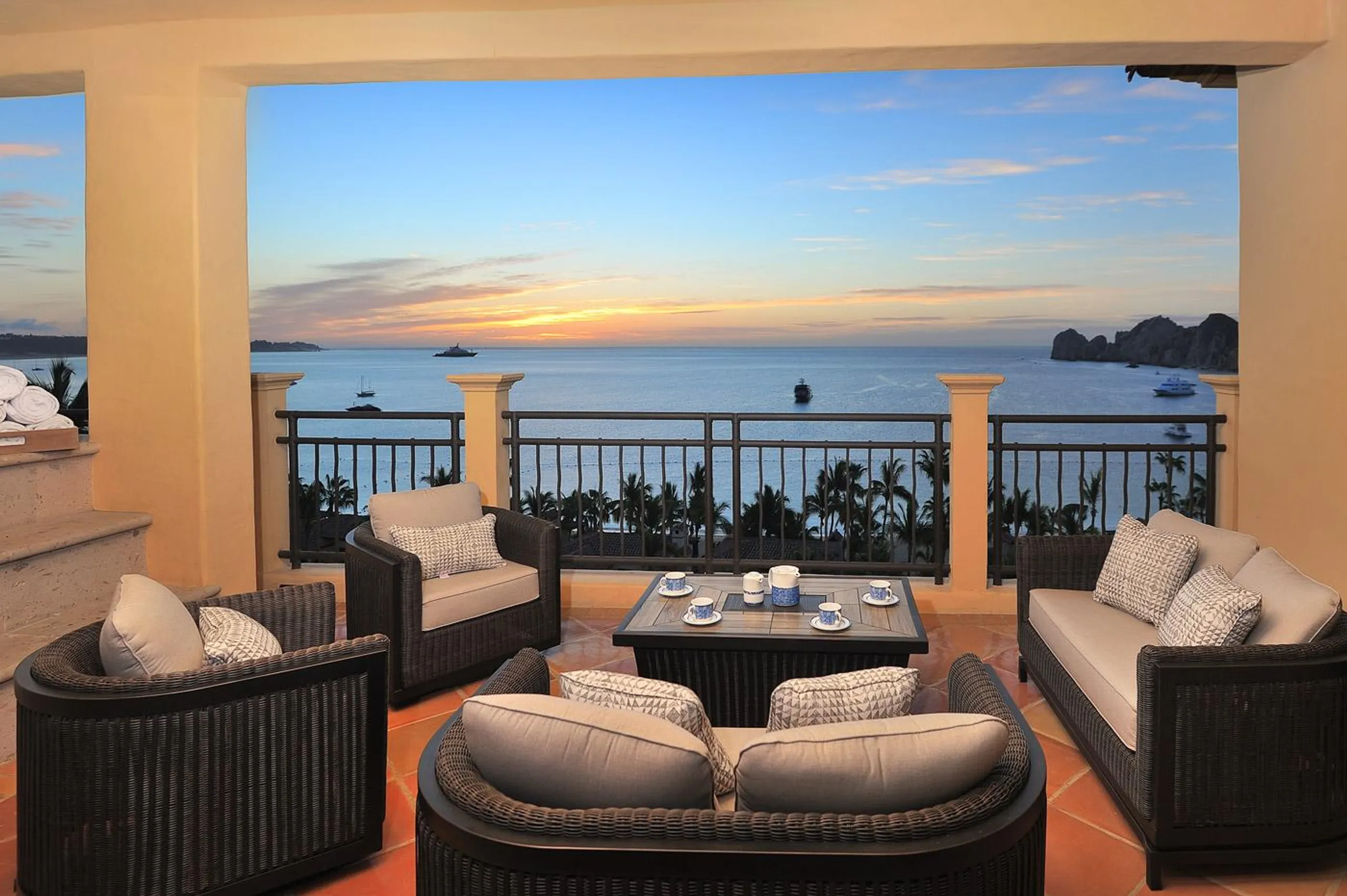Penthouse with Sensational Sea of Cortez Views and Multiple Terraces — photograph 2