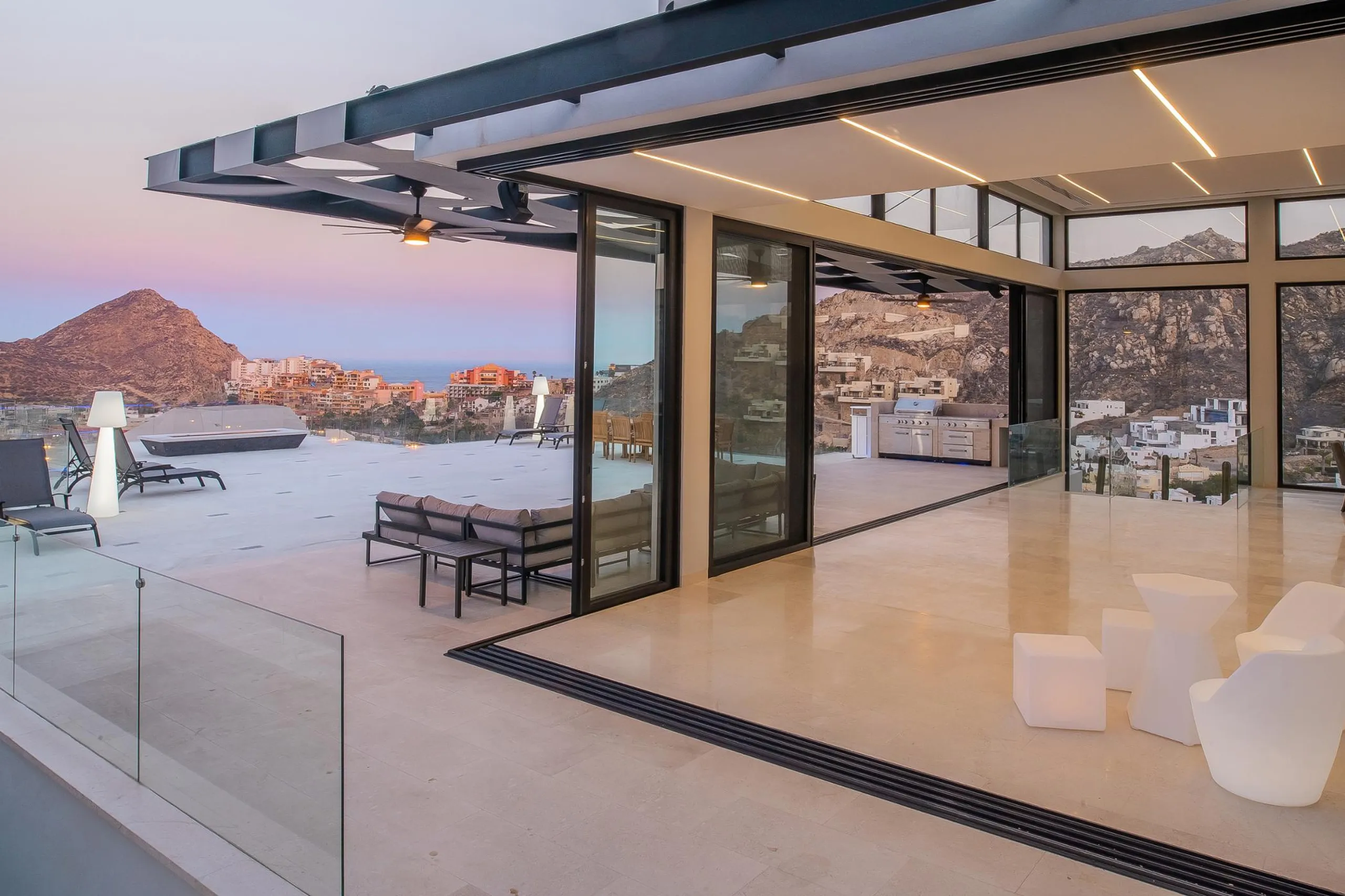 Stunning Modern Contemporary Mansion with Infinity Pool in El Pedregal — photograph 10