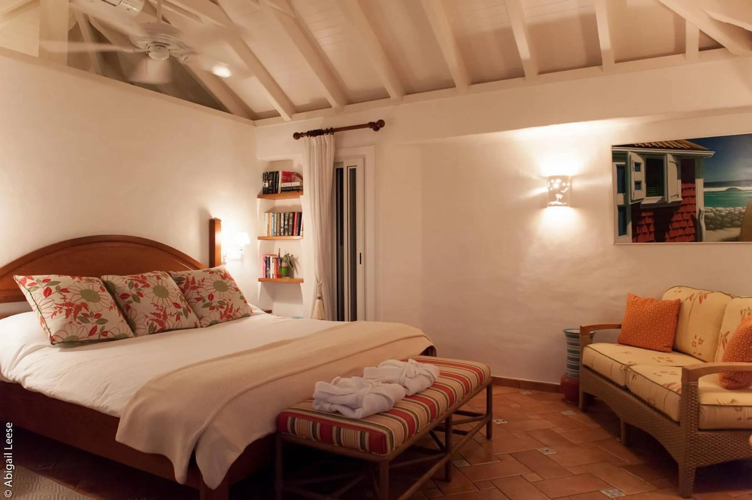 Swanky Seaside Villa with Private Pool and Walks to Beach — photograph 12