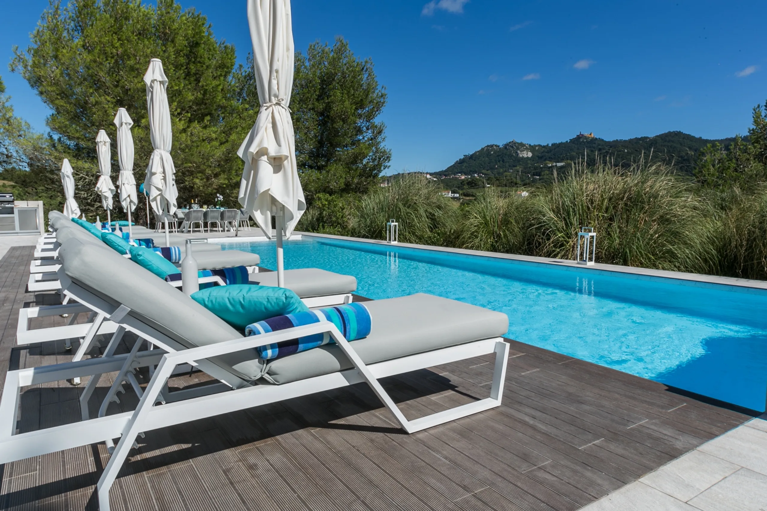 High-End Sintra Villa with Private Heated Pool, & Unrivaled Mountain Views — photograph 3