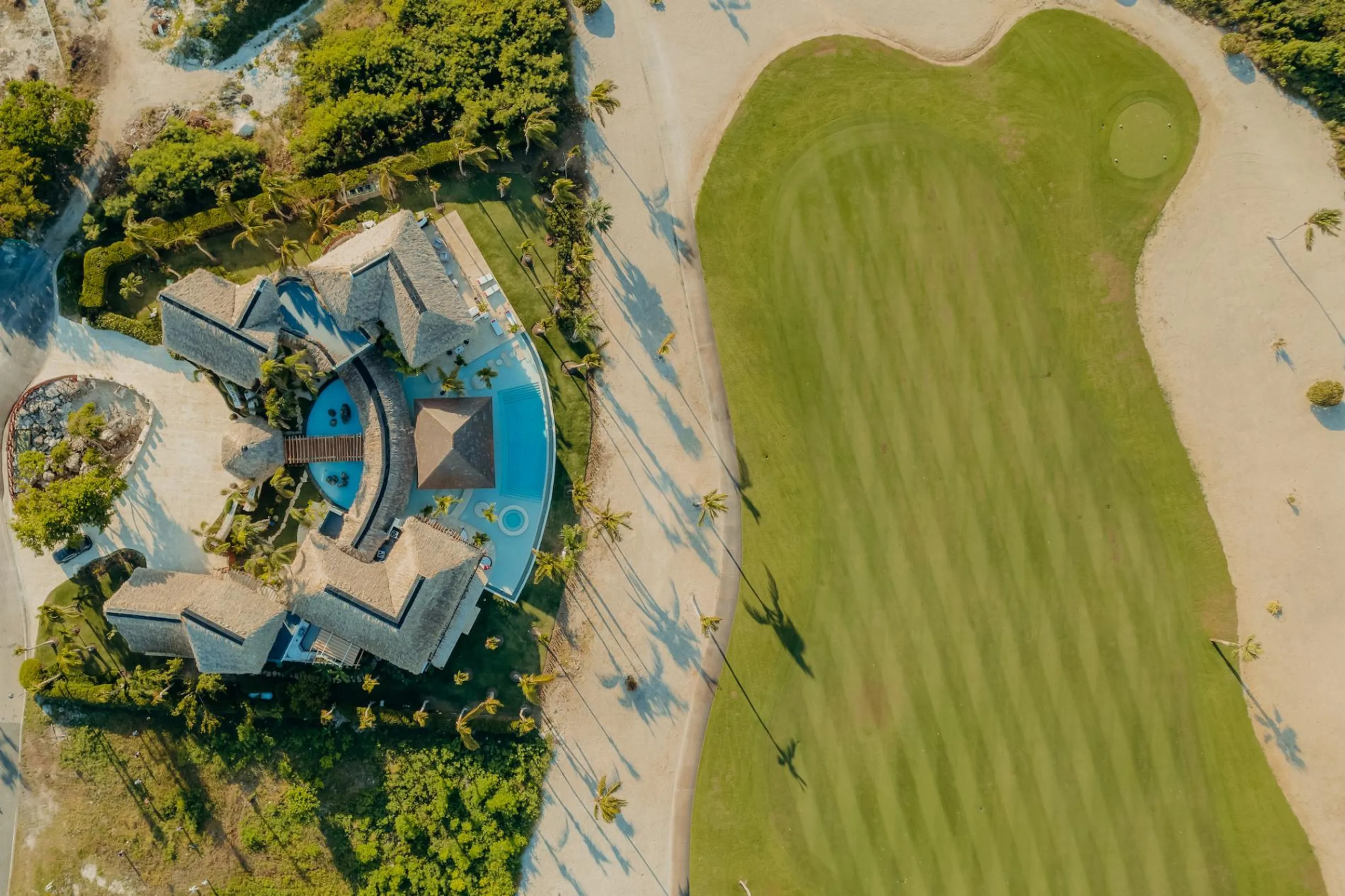 Radiant Punta Cana Estate with Unique Private Pool, Jacuzzi, and Panoramic Views — photograph 7
