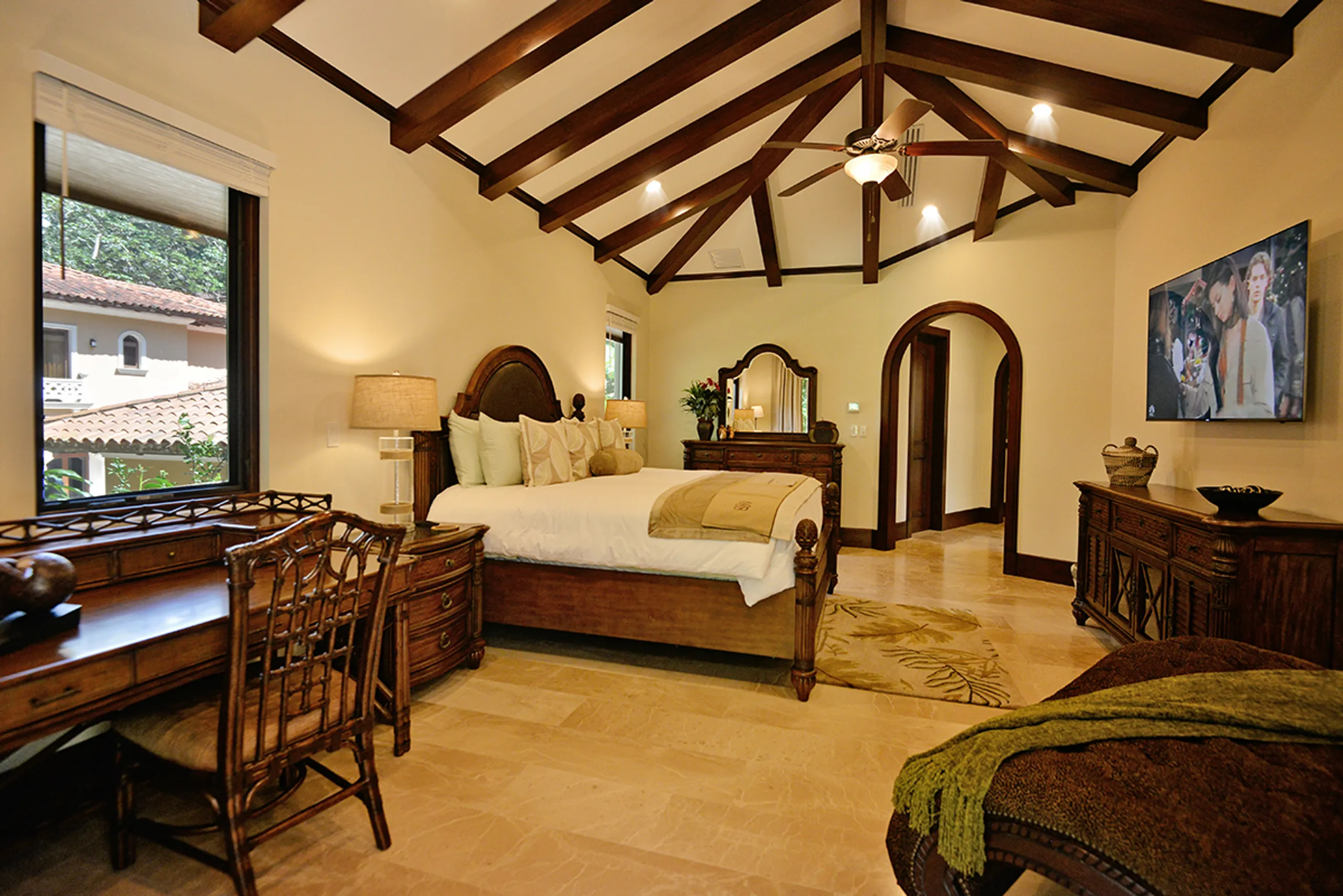 Serene Rainforest Villa with Private Pool and Beach Club Access — photograph 8