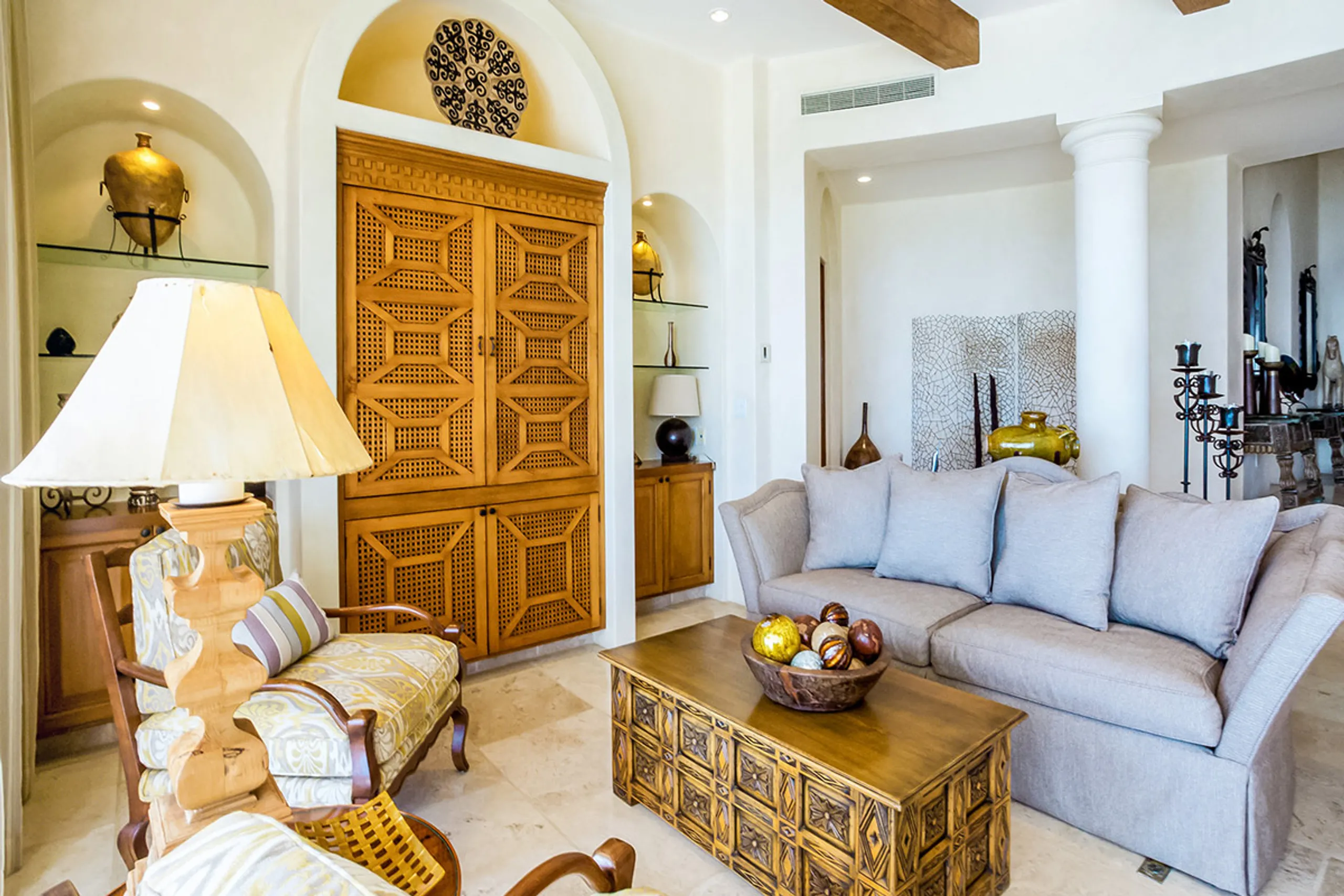 Sumptuous Five Bedroom Villa with Private Pool and Unobstructed Views — photograph 8