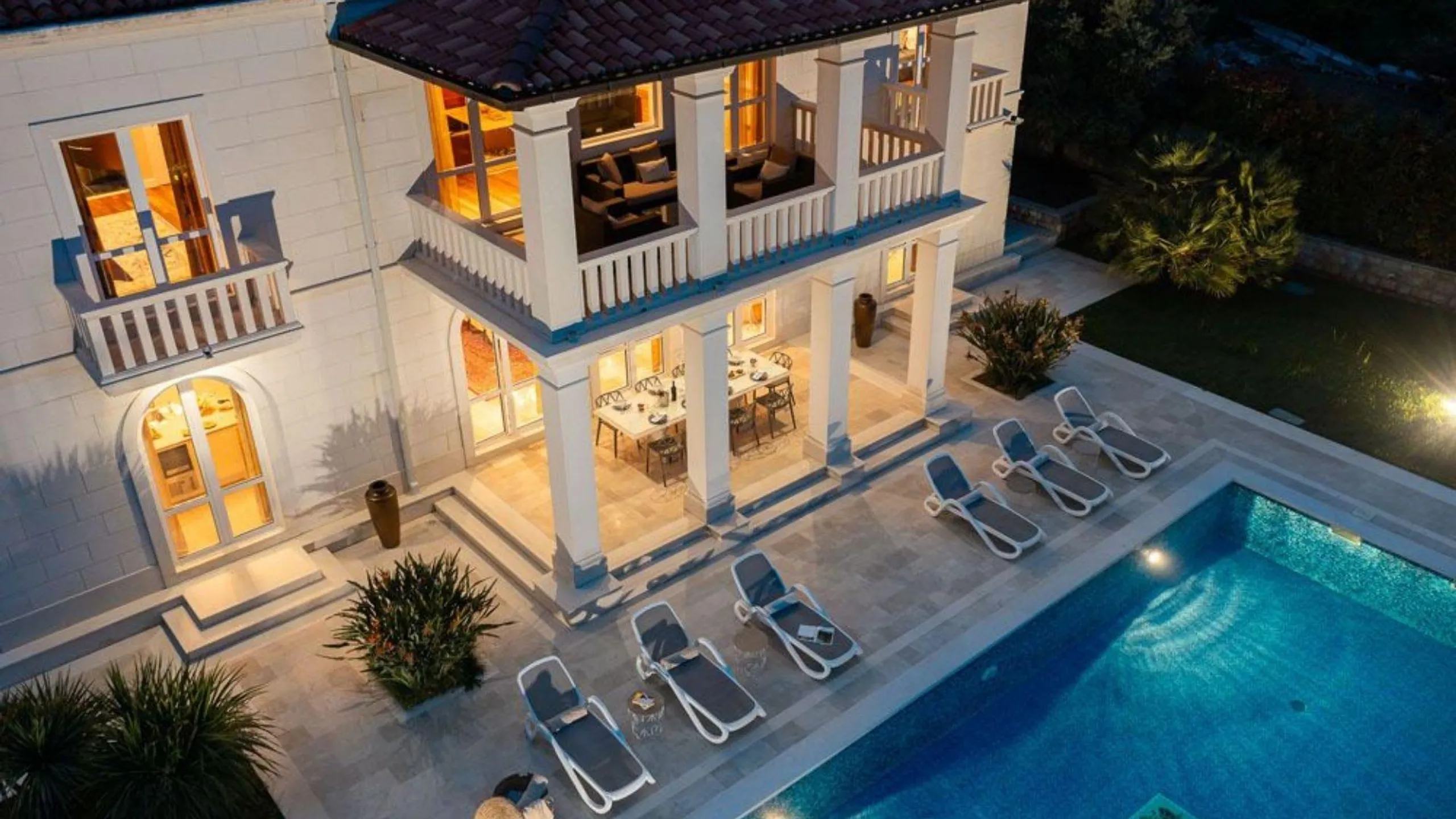 Captivating Coastal Villa with Invigorating Pool — photograph 7