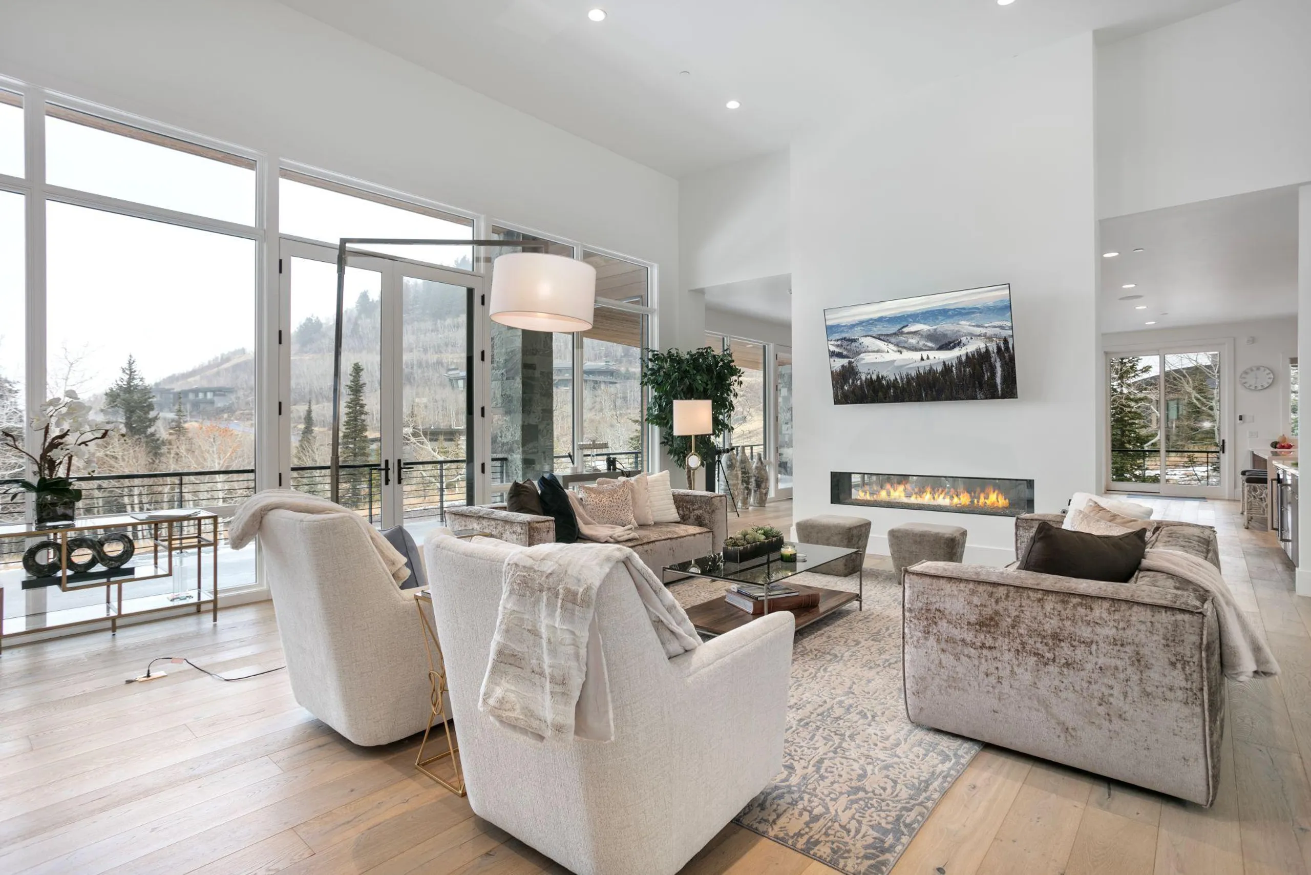 Stunning Luxury Ski Chalet with Jacuzzi and Fitness Room — photograph 7