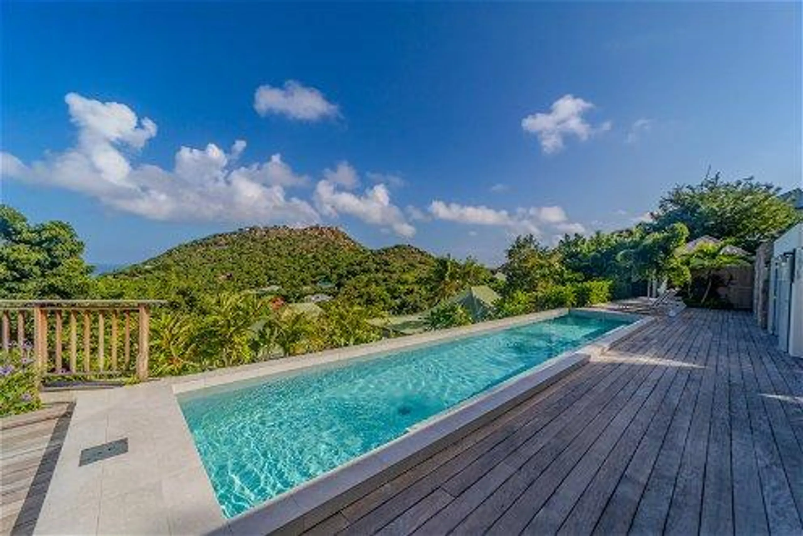 Calming Caribbean Villa with Private Heated Pool and Hill Views — photograph 3