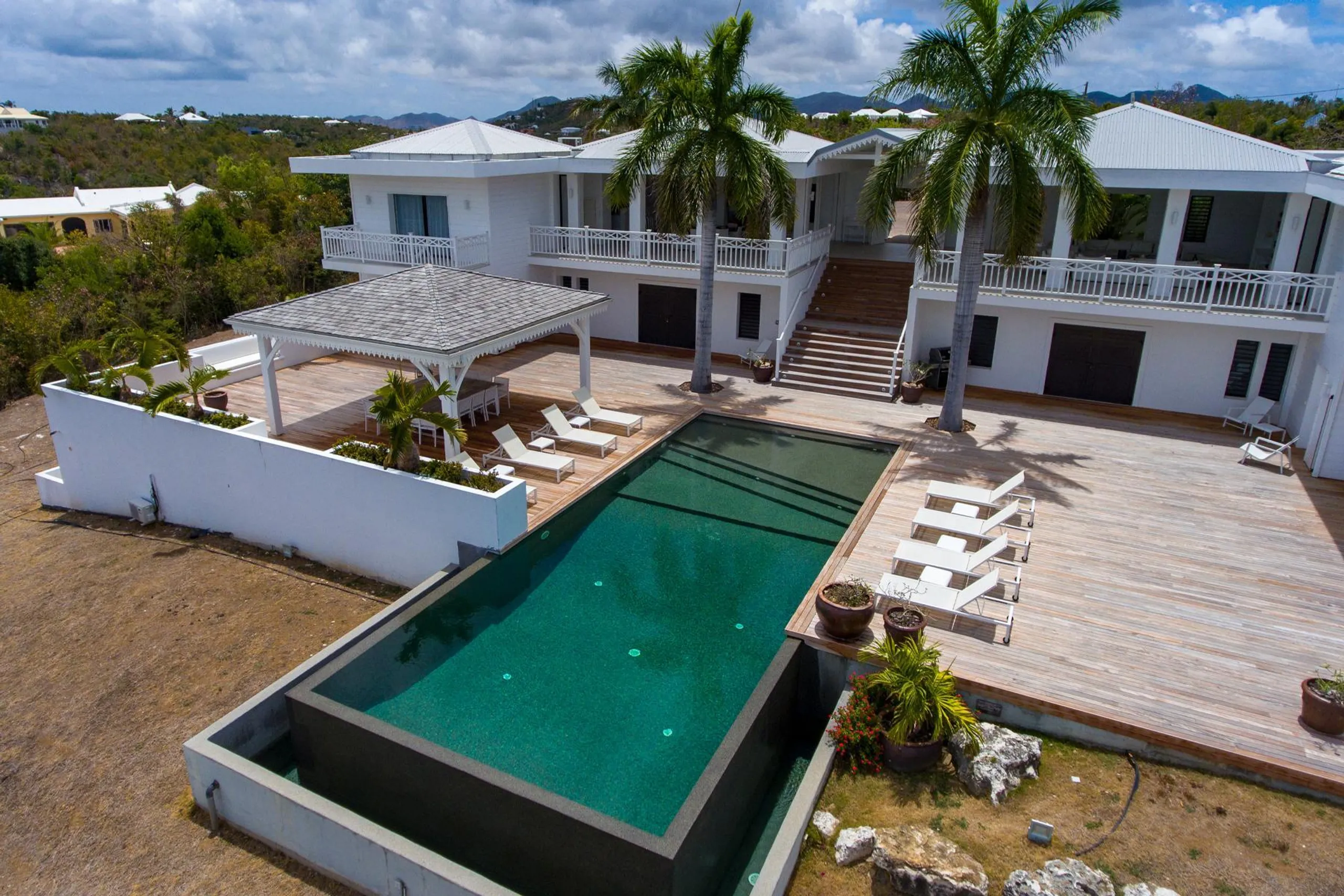 Elegant Twin Palm Villa with Private Pool and Infinity Views — photograph 7