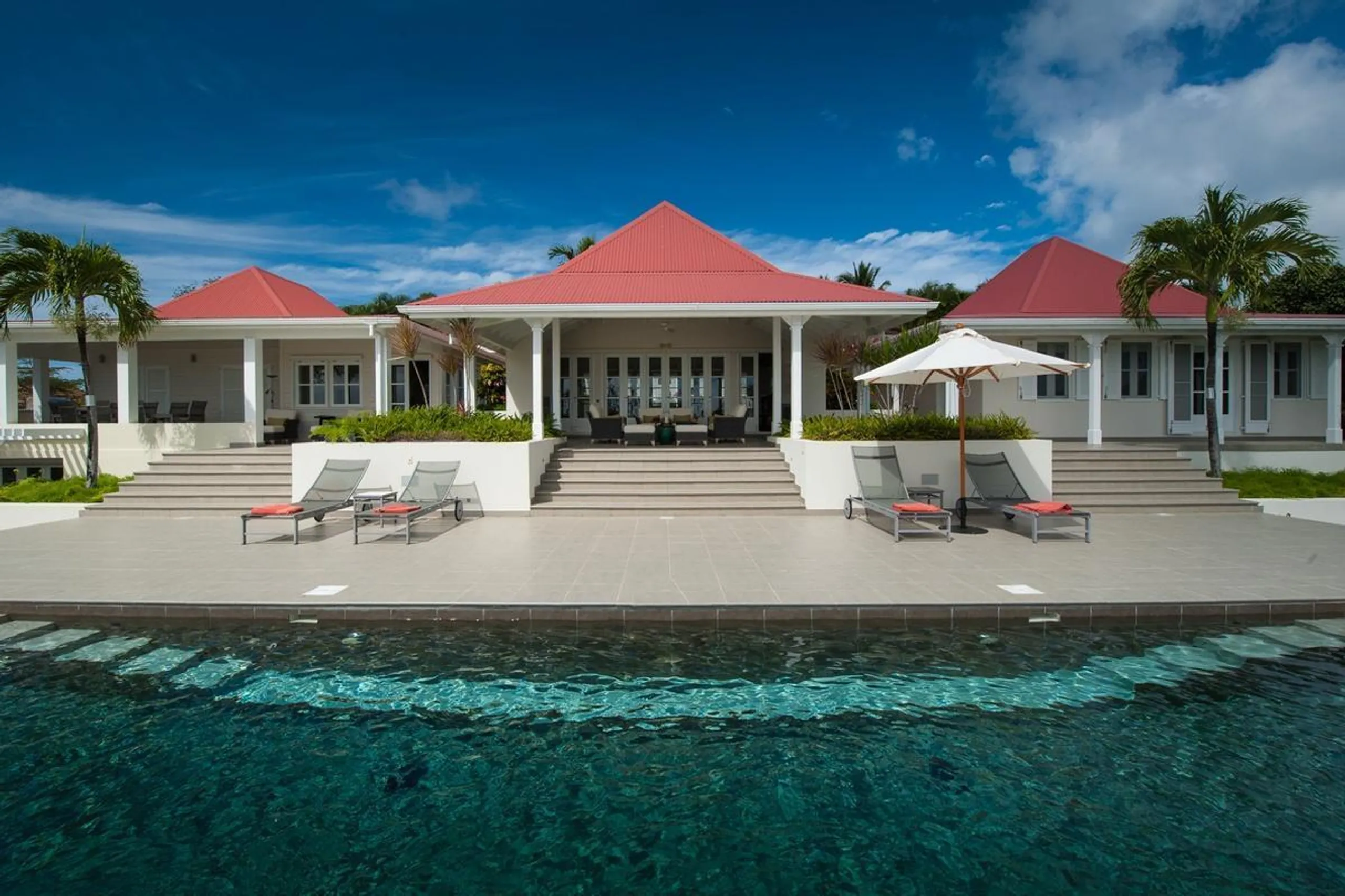 Glamorous Oceanside Estate with Private Pool and Gourmet Kitchen, Colombier