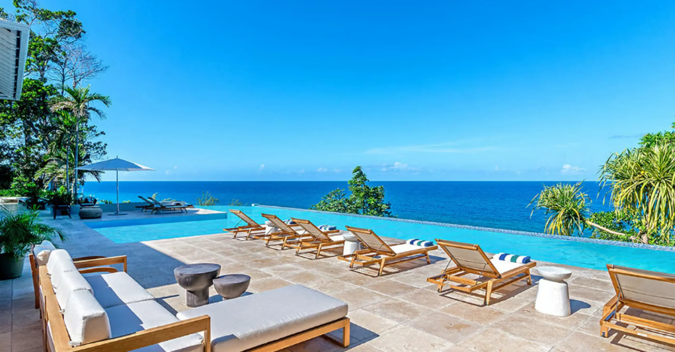 Unforgettable Panorama of Sea Front Luxury Villa with Private Cove & Infinity Pool — photograph 5