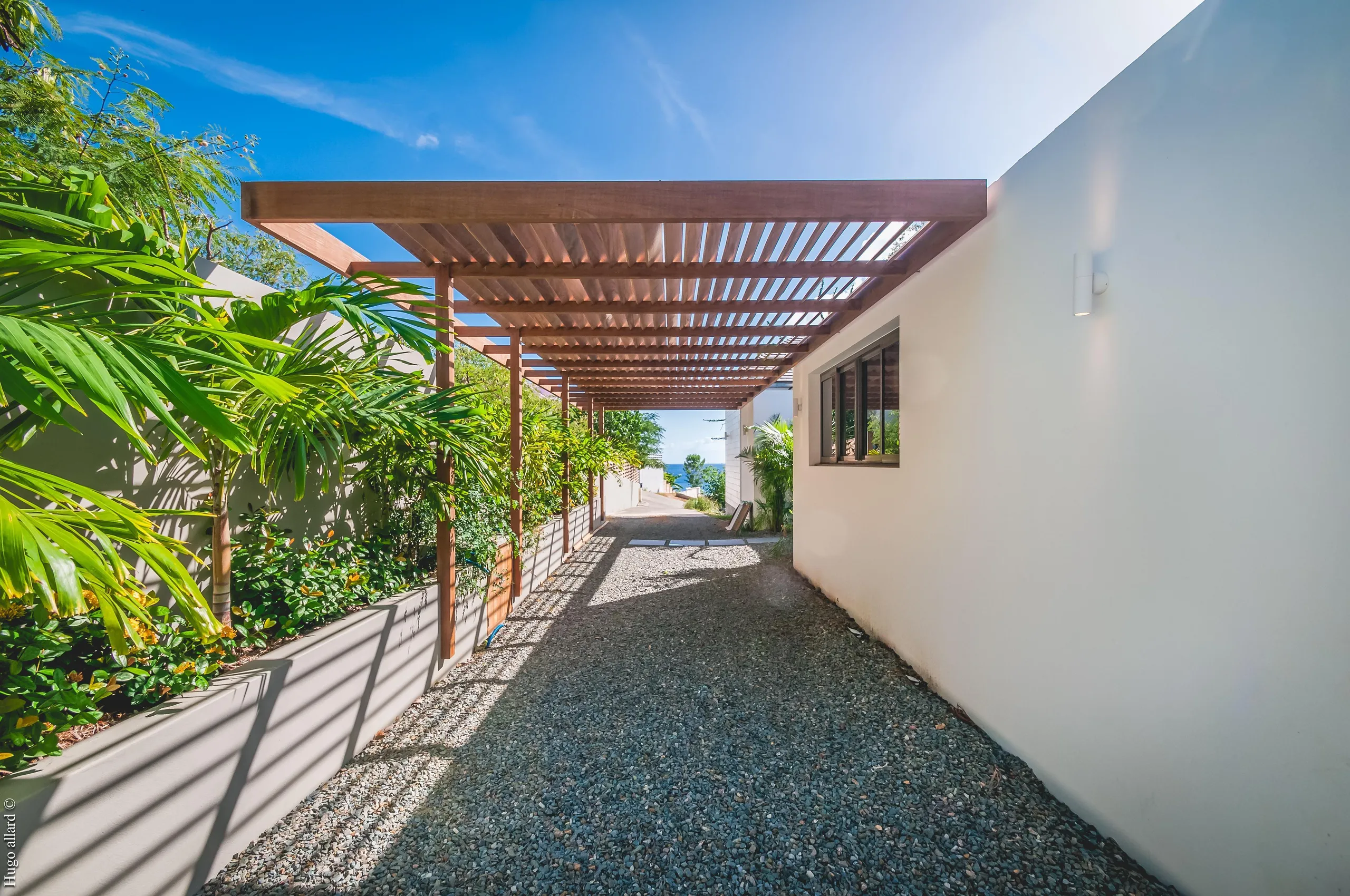 Swanky Seaside Villa with Private Pool and Outdoor Grill — photograph 5