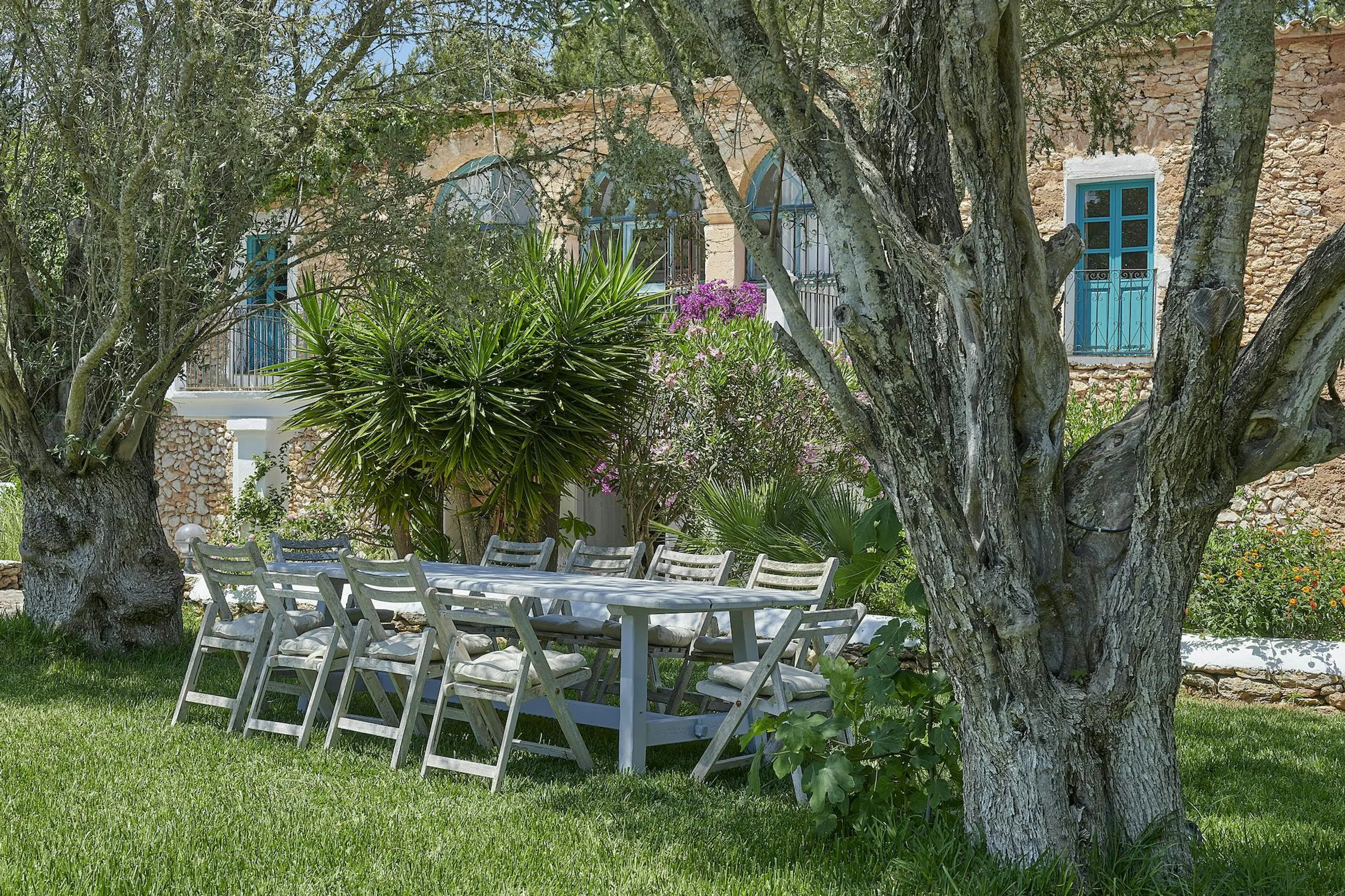 Relaxing Spanish Estate with Private Pool and Gazebo — photograph 7