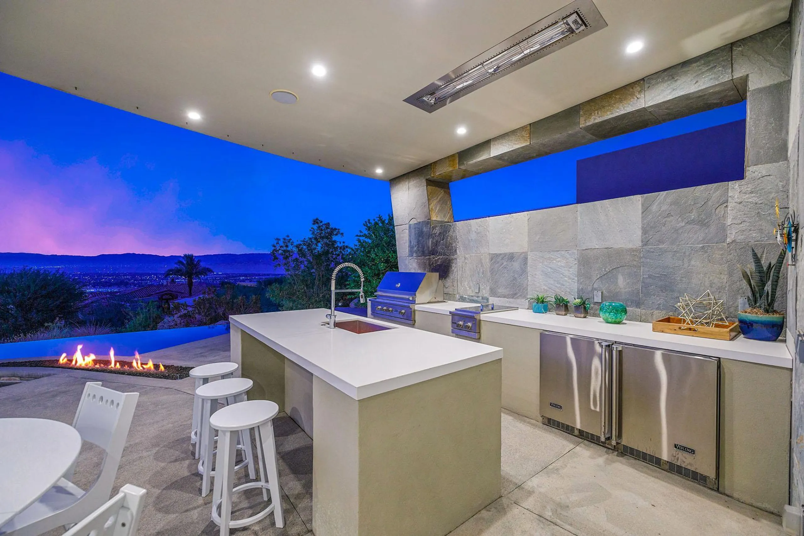 Rancho Mirage Architectural Modern Estate with Infinity Pool with Incredible Views — photograph 9