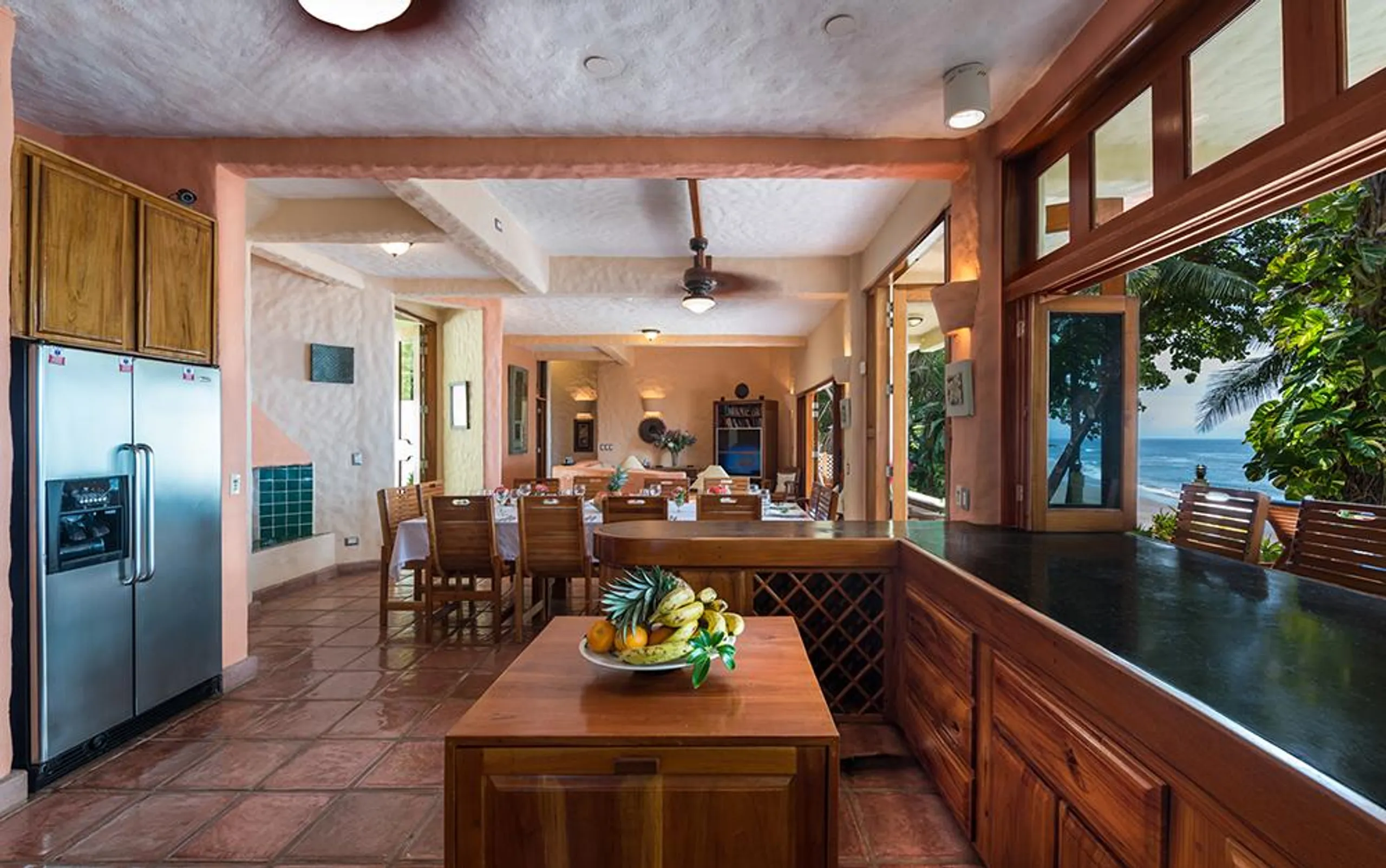 Whispering Waves Luxury Retreat with 4BR-Infinity Pool and Walks to Beach — photograph 12