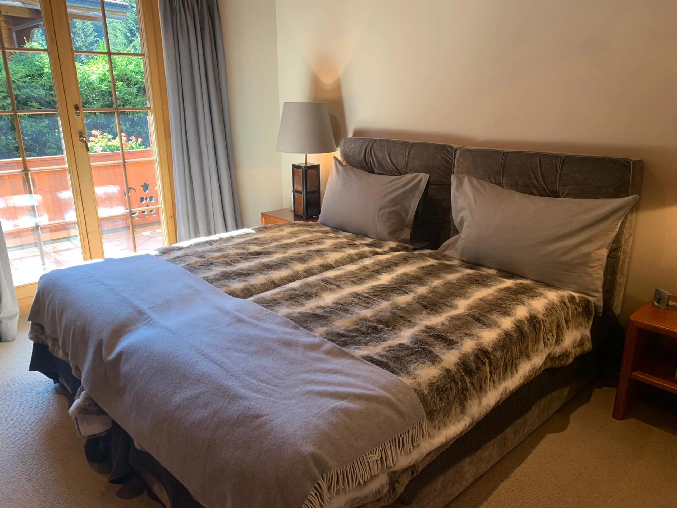 Deluxe Luxury Chalet in Saanen with Stunning Views — photograph 8