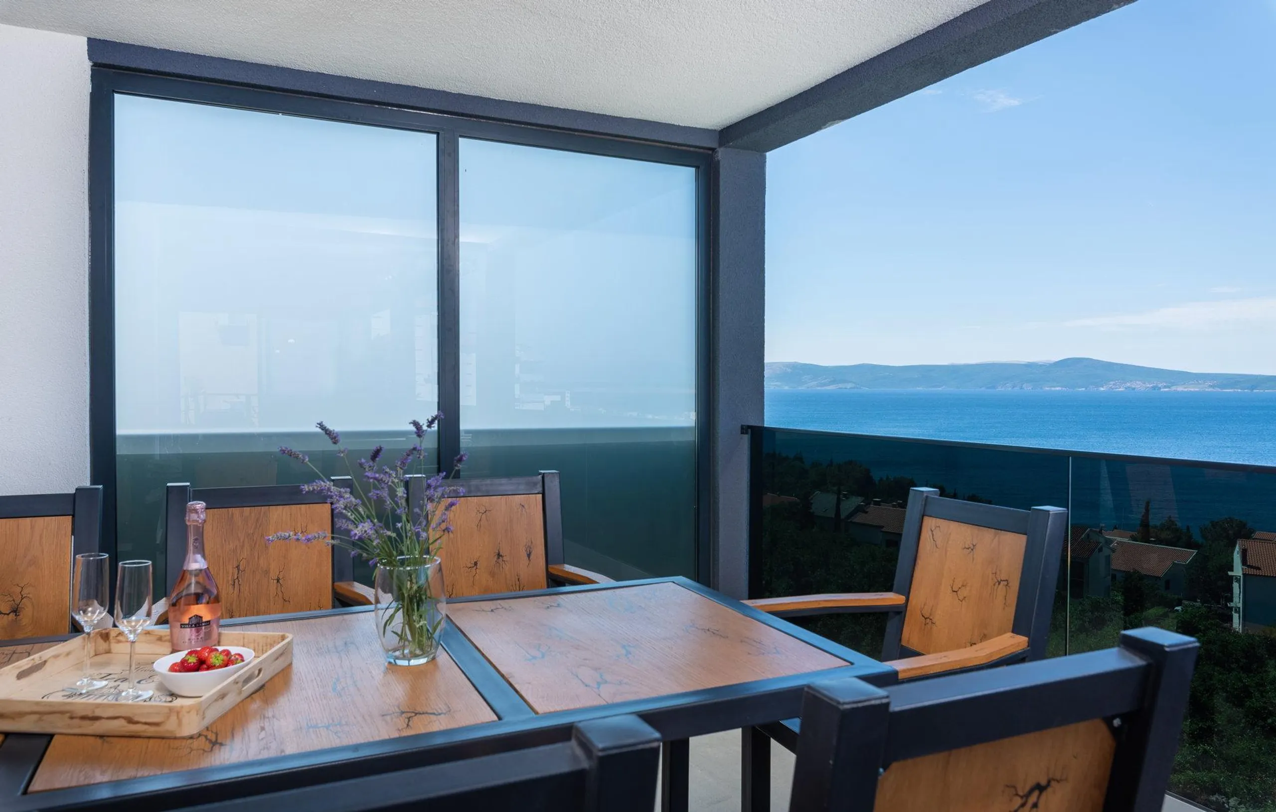 Captivating Villa with Heated Pool and Mesmerizing Views of the Adriatic Sea — photograph 11