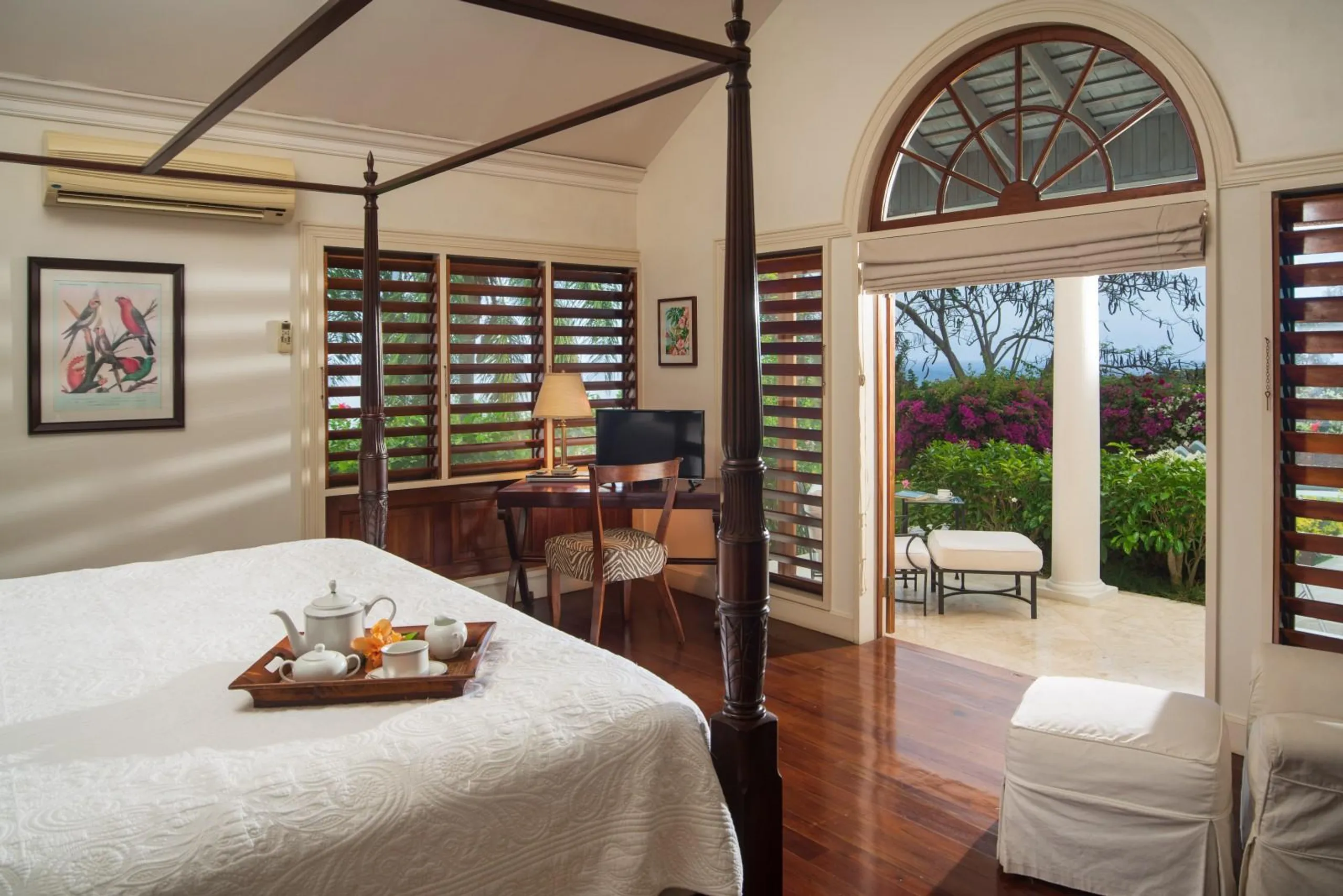 Posh Paradise Villa with Private Pool, Gazebo, and Stunning Ocean Views — photograph 11