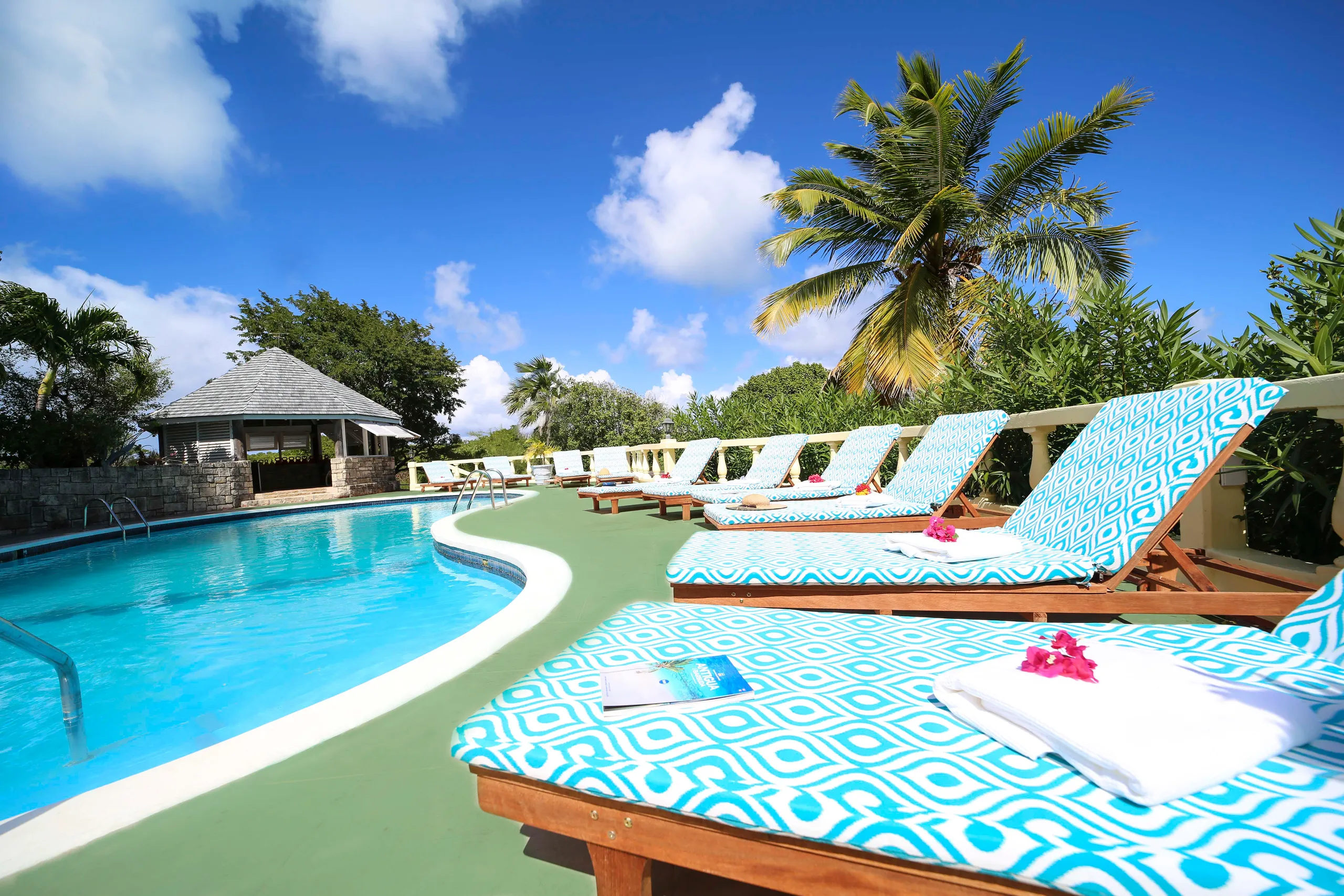 Grandiose Tropical Estate w/ Private Pool and Outdoor Dining — photograph 2