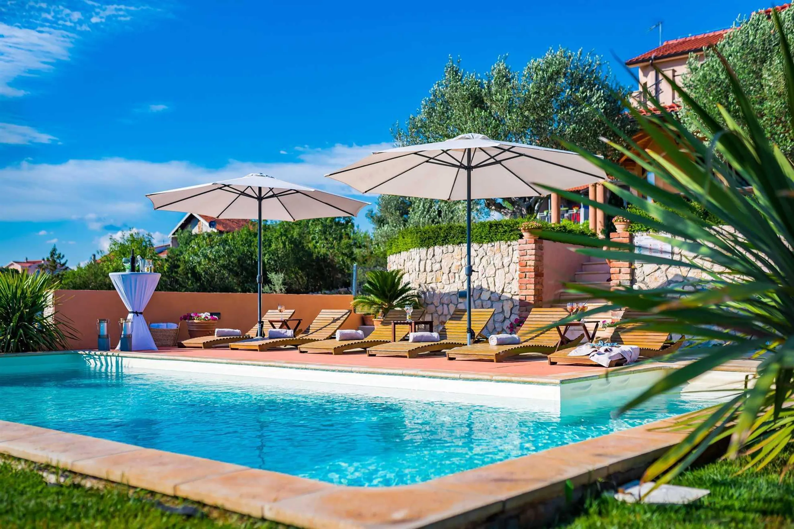 Majestic Four-Bedroom Villa with Private Pool and and Spectacular Views — photograph 9
