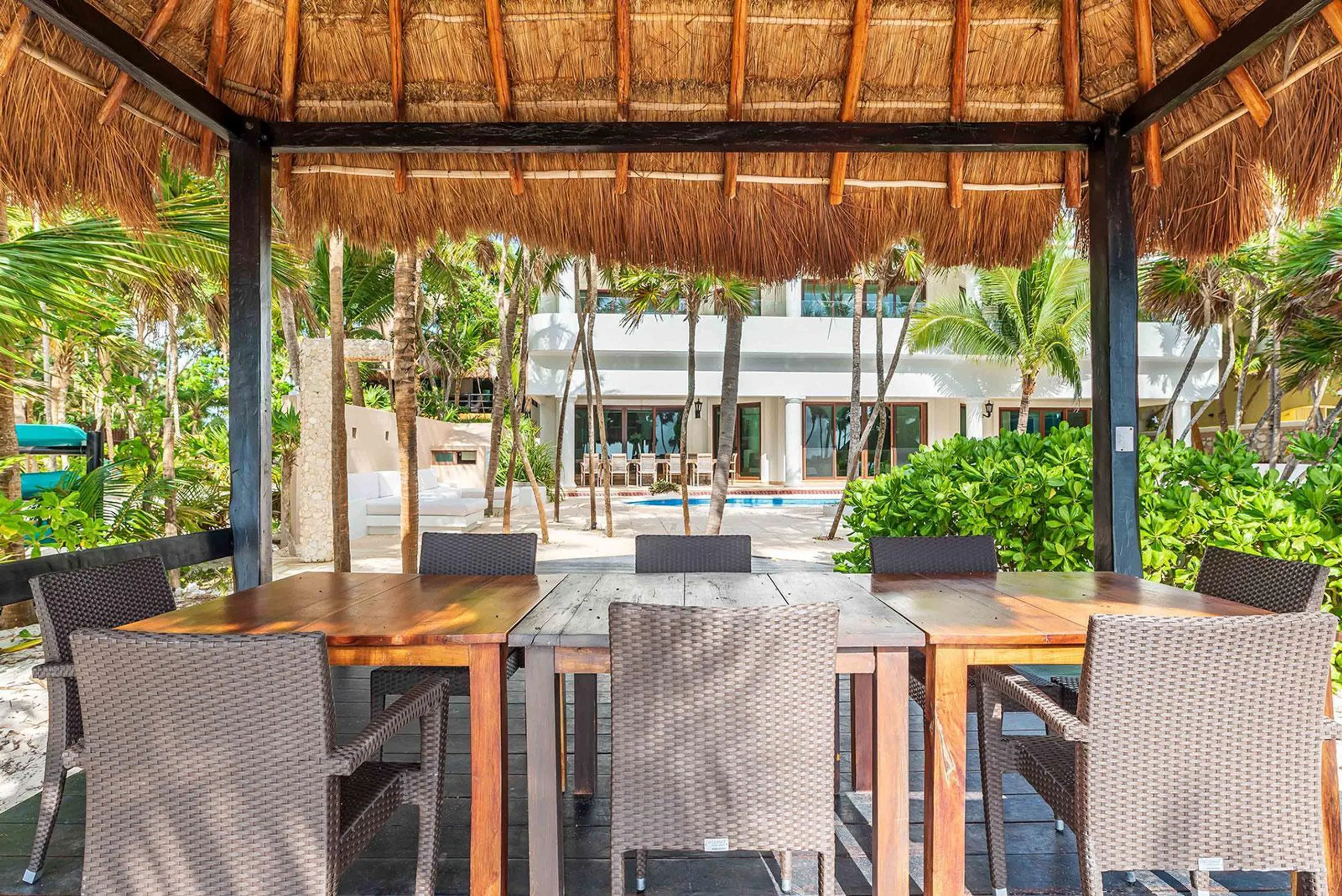 Luxurious Soliman Bay Ocean Front Estate with Private Pool and Stunning Ocean Views — photograph 9