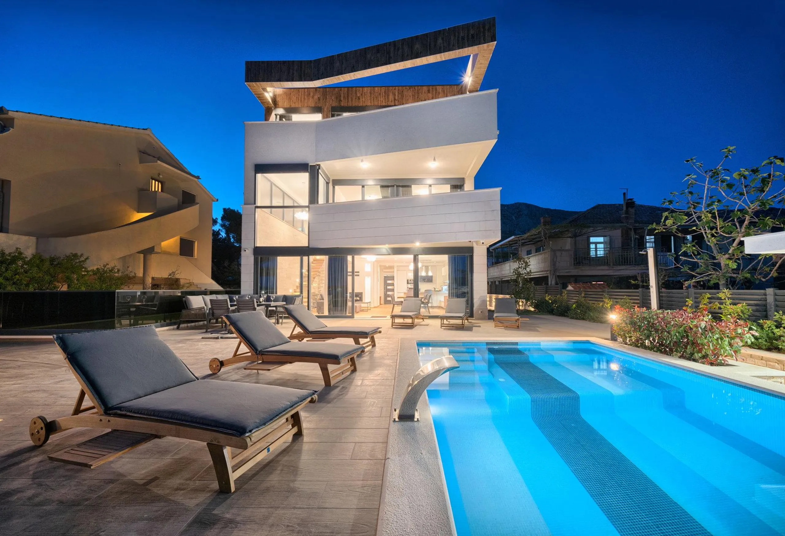 Beautiful 5-star 6-BR Villa with Heated Infinity Pool — photograph 8