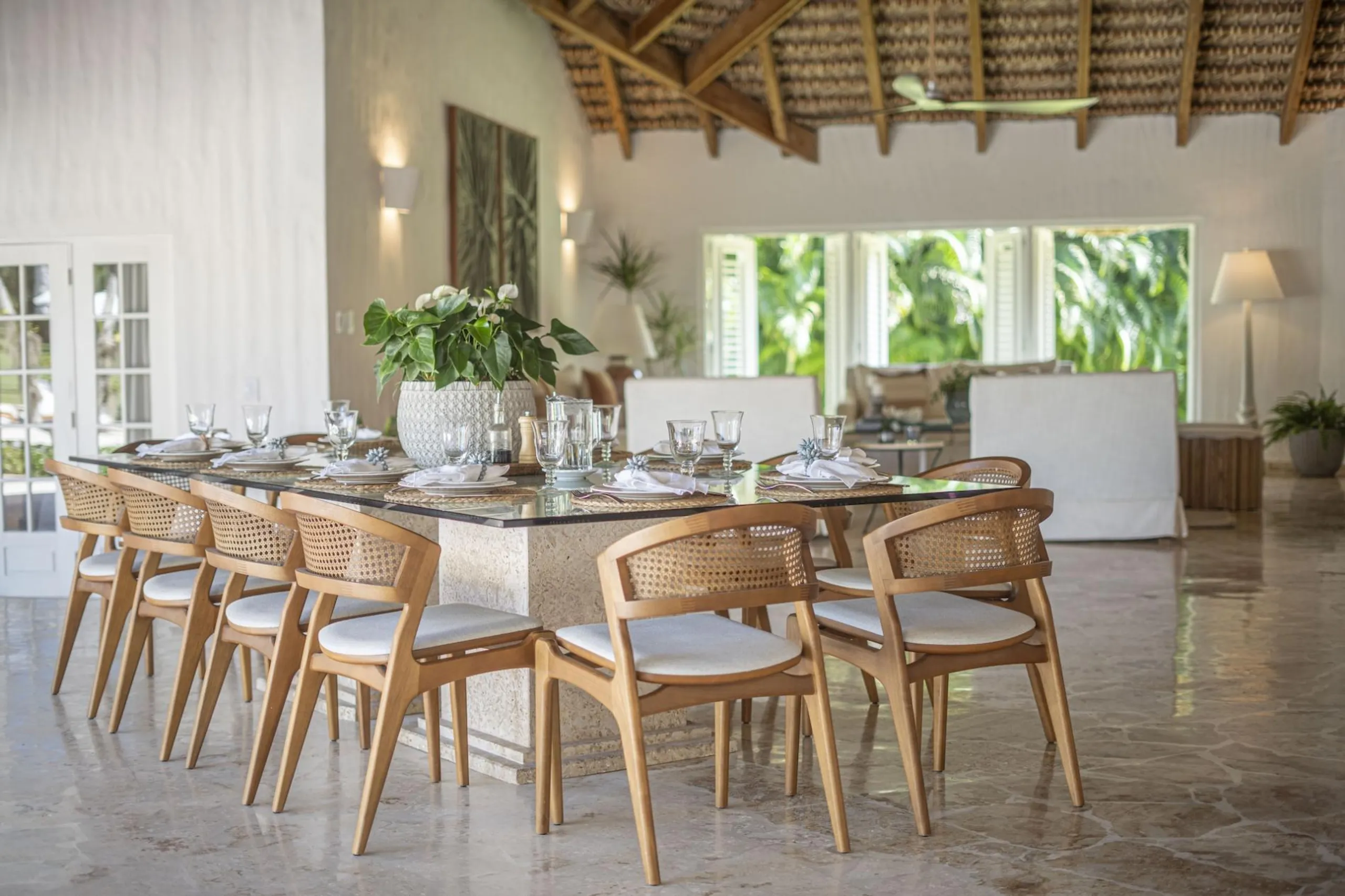 Tropical 4-Bedroom Villa with Golf Course Views & Beach Access — photograph 11