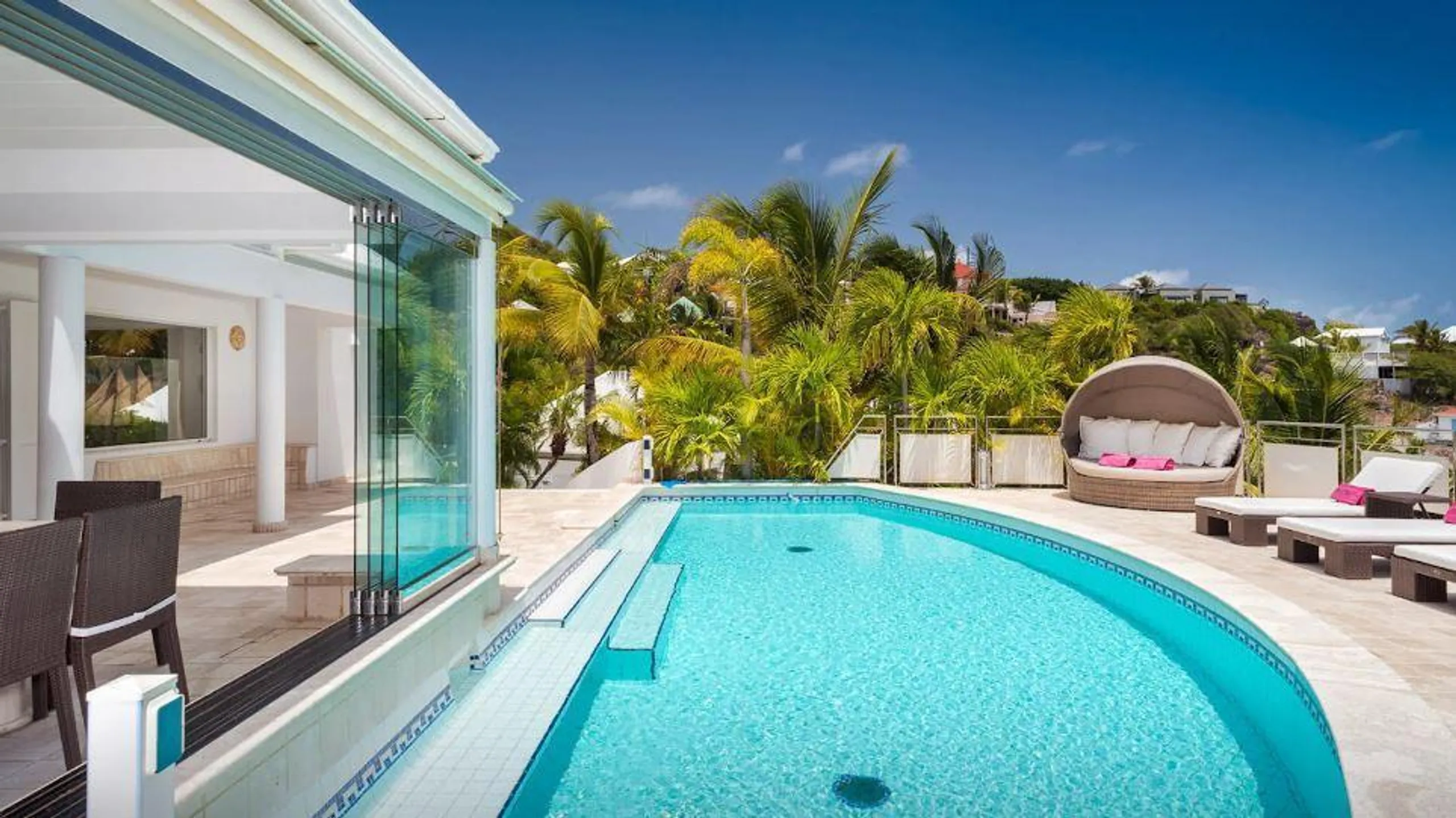 Secluded Paradise Villa Overlooking Crystal-Clear Lagoon — photograph 8