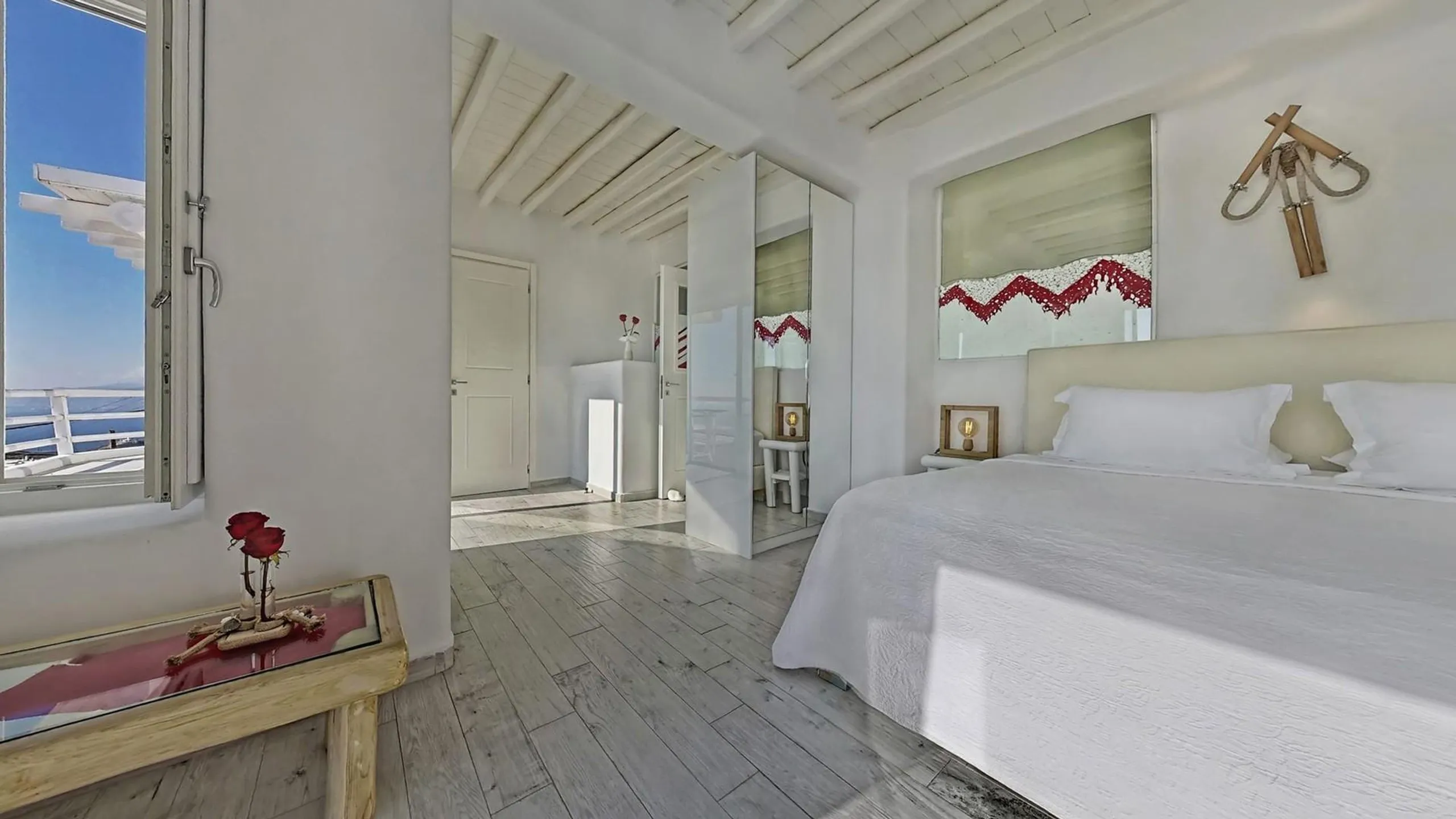 Luxurious Haven with Panoramic Views and Infinity Pool — photograph 11