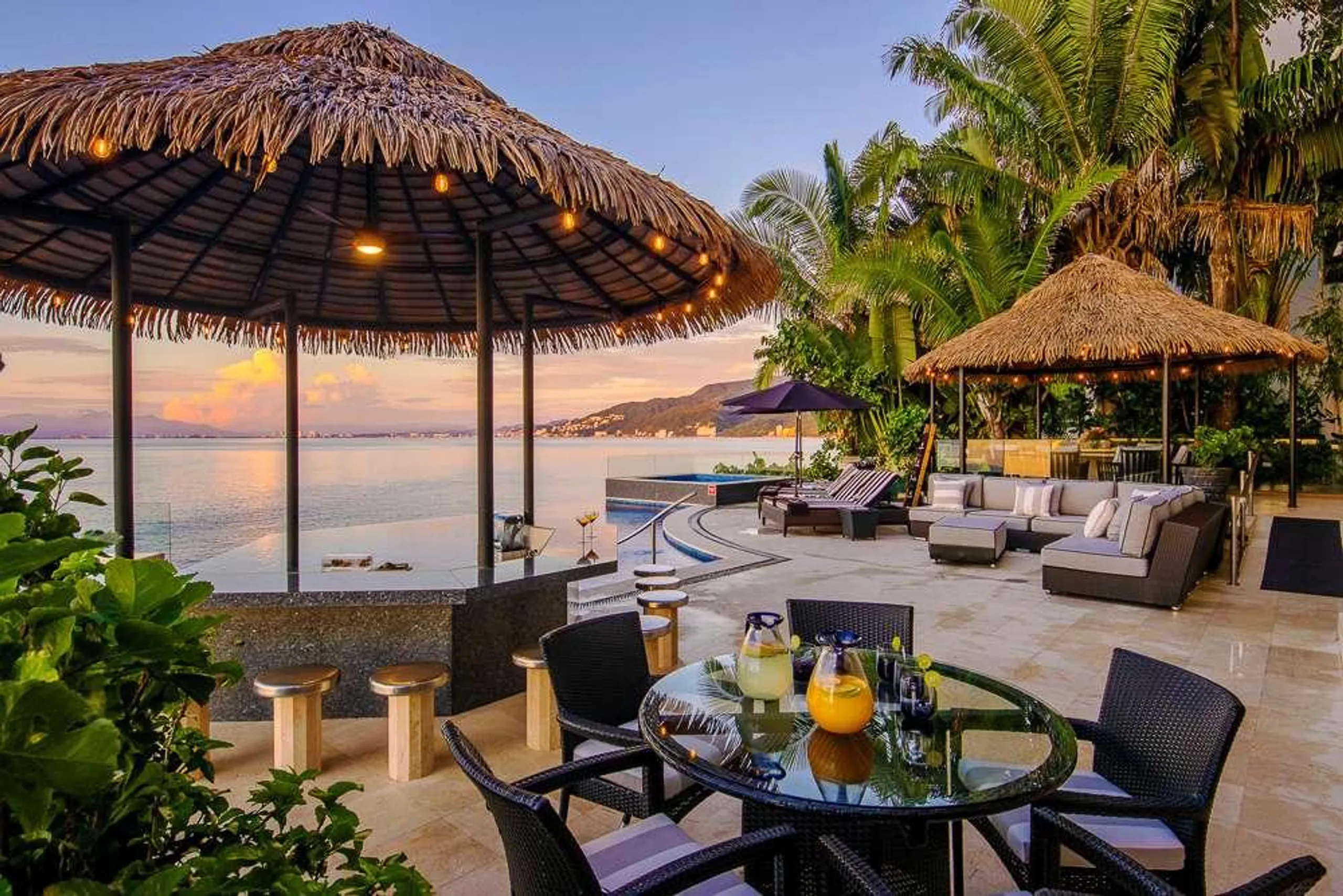 Casa Celestial Oceanfront Cliff Estate with Infinity Pool — photograph 8