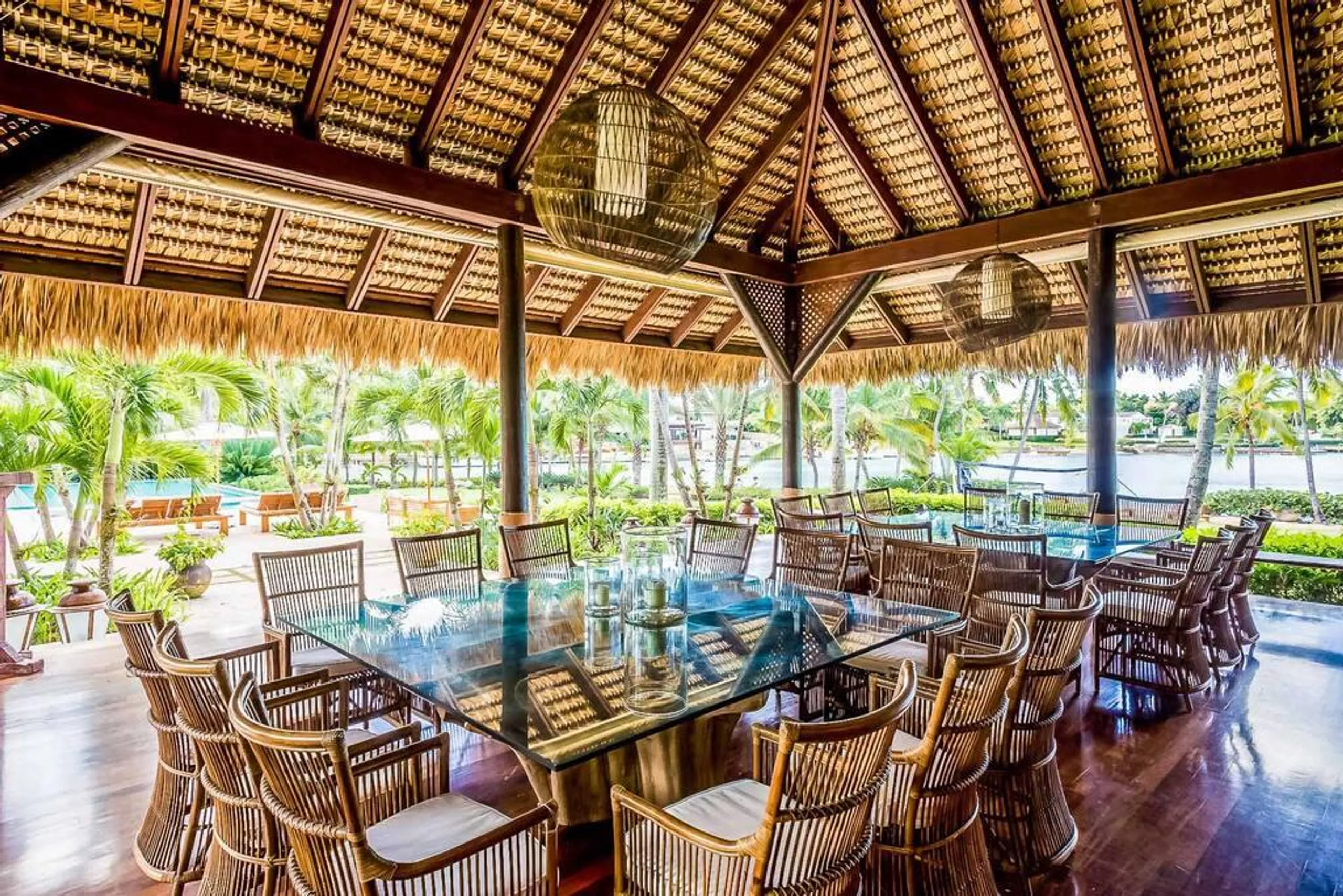 Magnificent Oceanfront Villa in La Romana with Private Pool, Outdoor Grill, and Walks to Beach — photograph 9