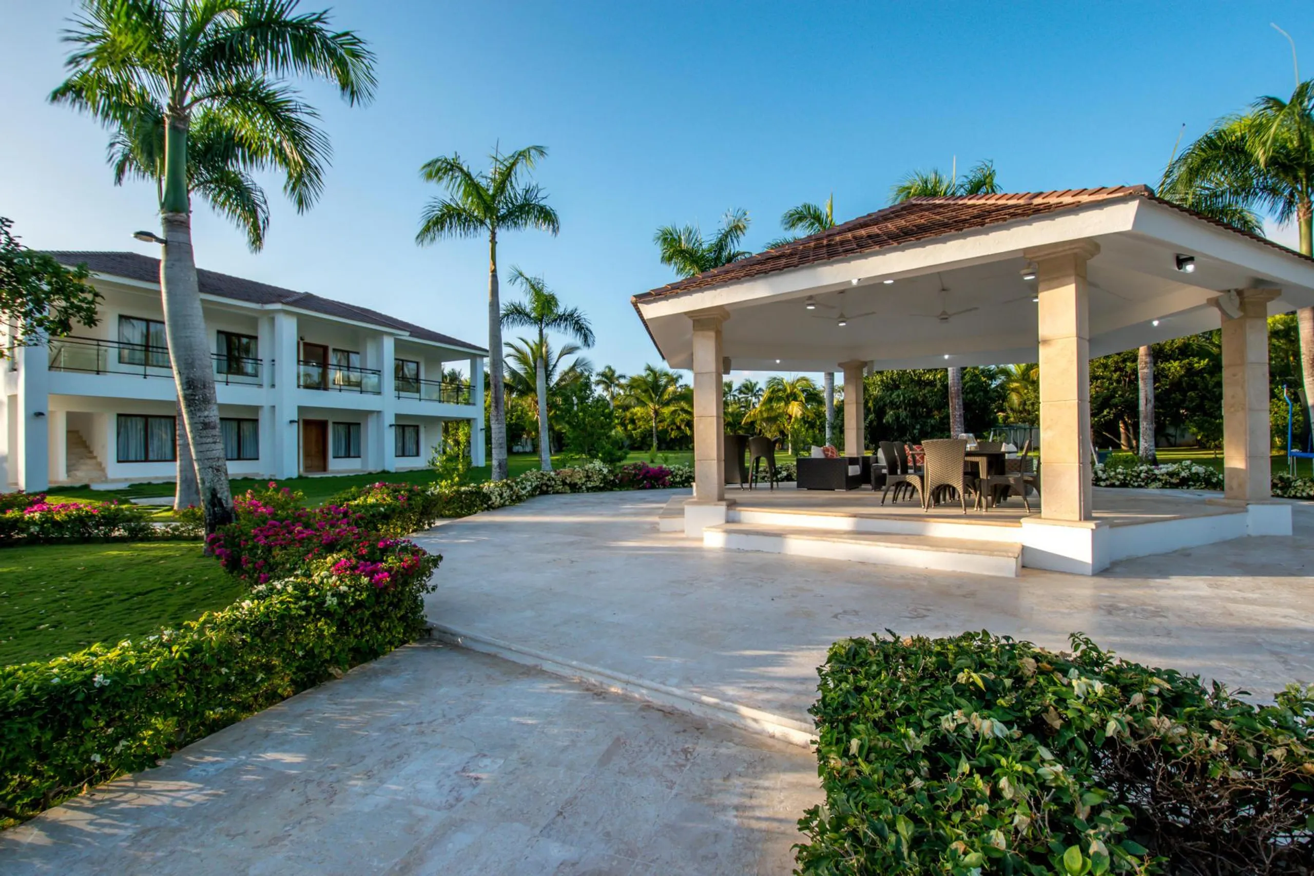 Discover Tranquillity and Rejuvenation with This Villa with Panoramic Mountain Vista Await — photograph 6