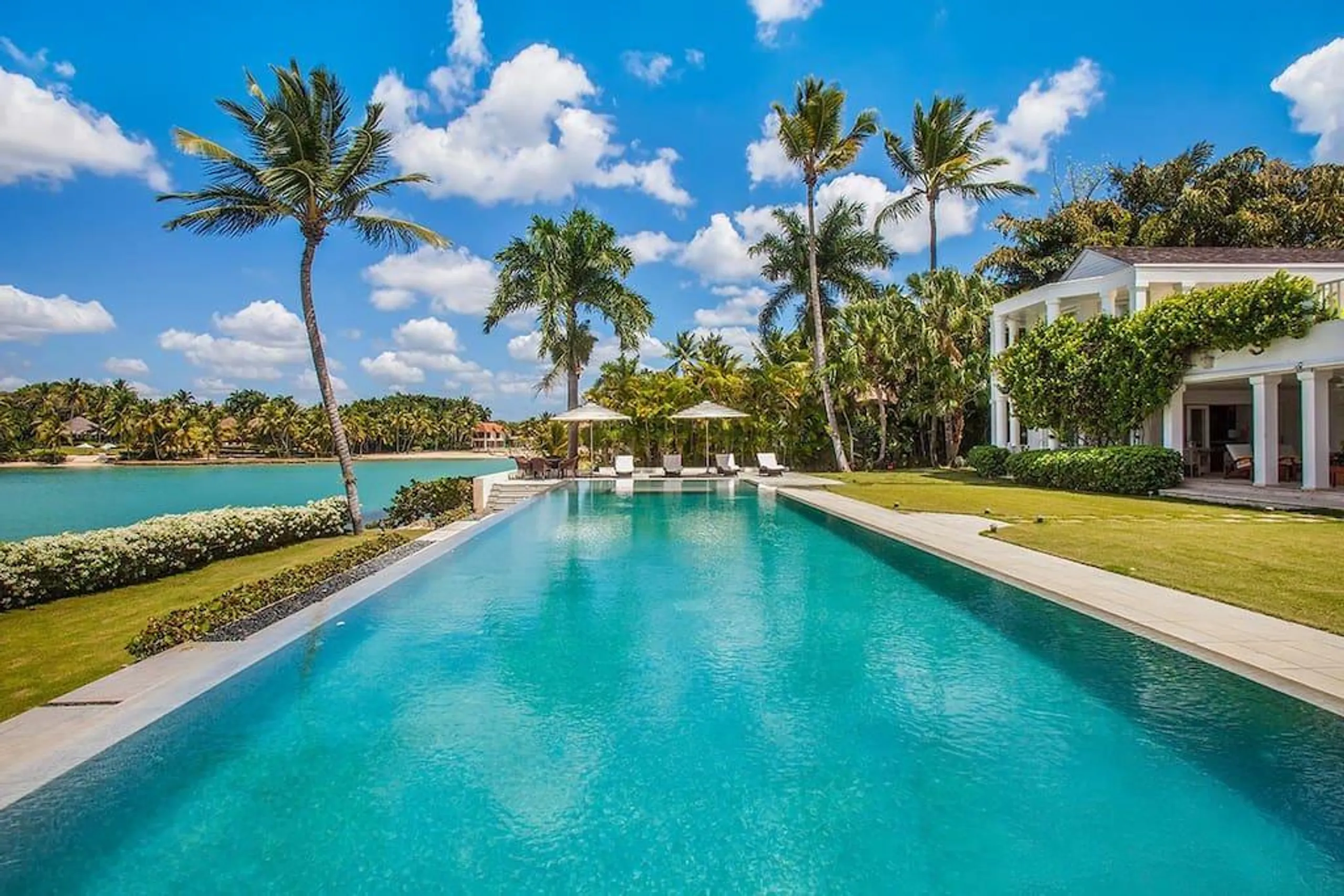 High-end Seaside Estate with Infinity Pool and Walks to Beach, La Romana