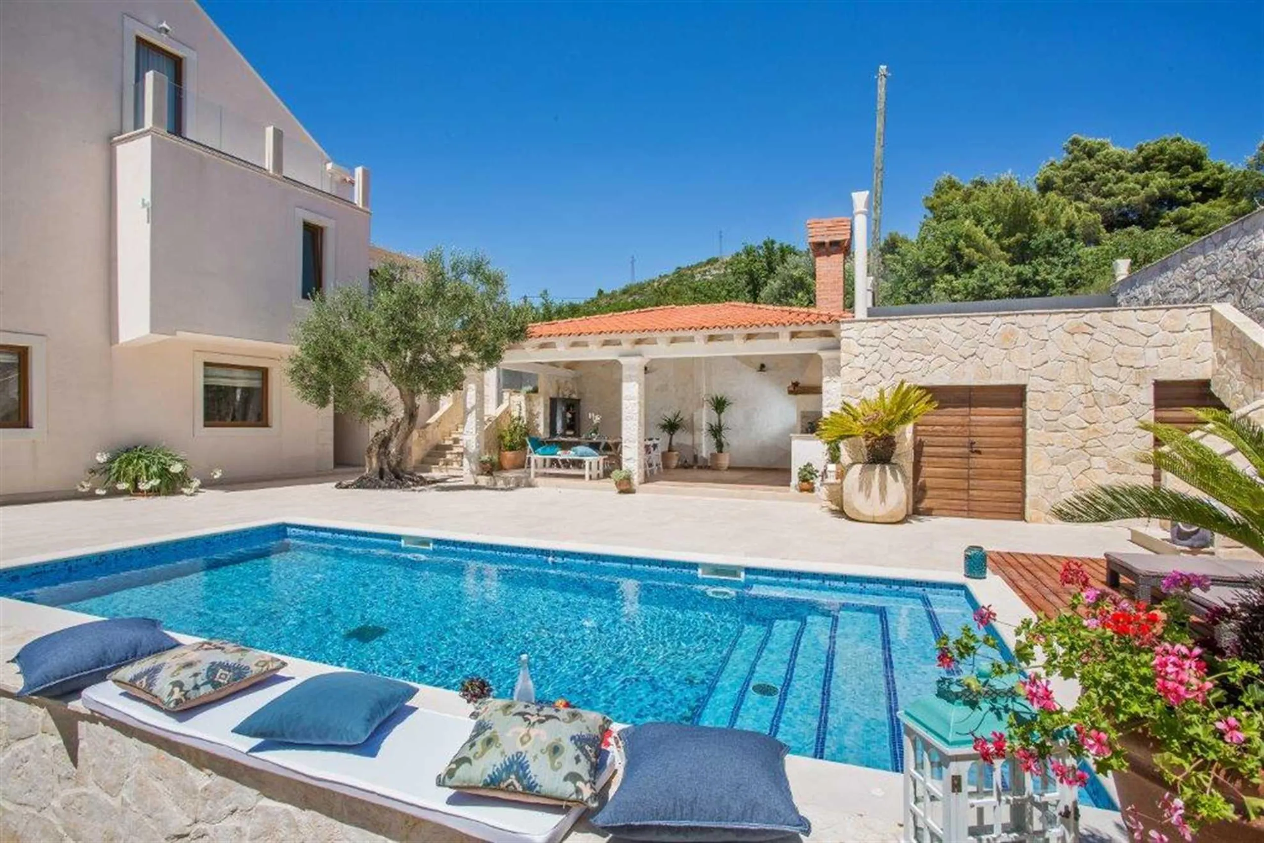 Magnificent Villa with Private Pool Overlooking Dubrovnik's Seascape, Orasac