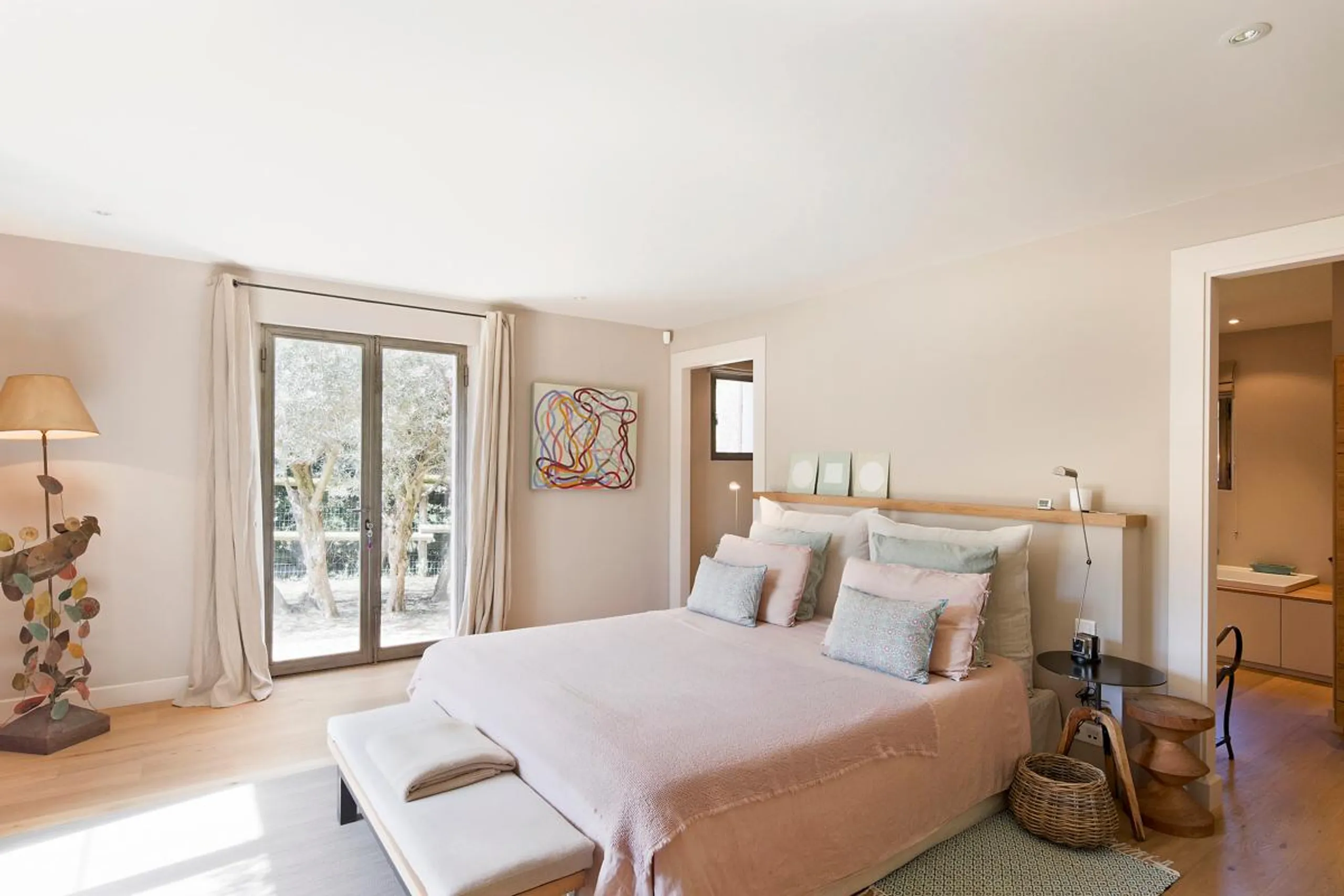 Splendid Seven Bedroom Villa in Provence with 24m Pool and Captivating Gardens — photograph 8