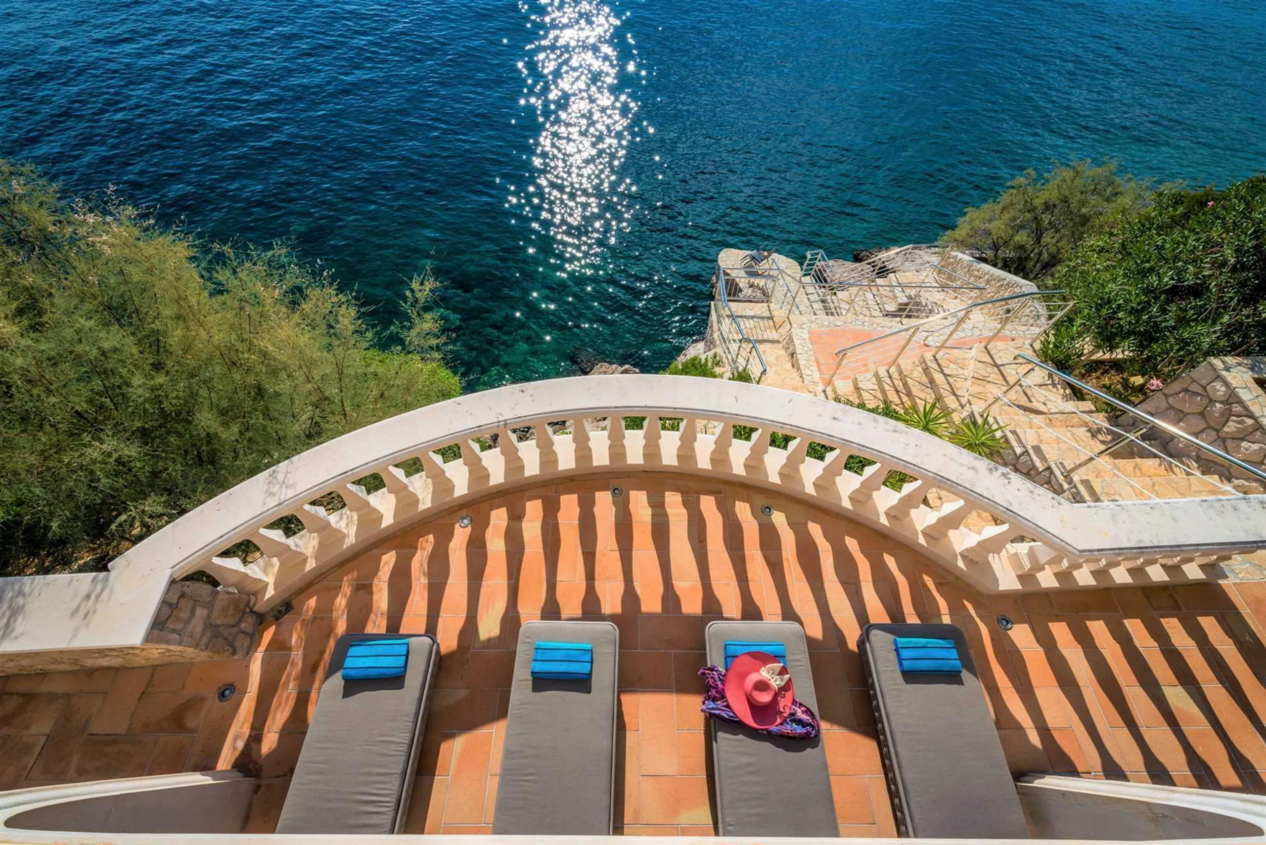 Exquisite Villa with Breathtaking Mountain Scenic Views — photograph 2