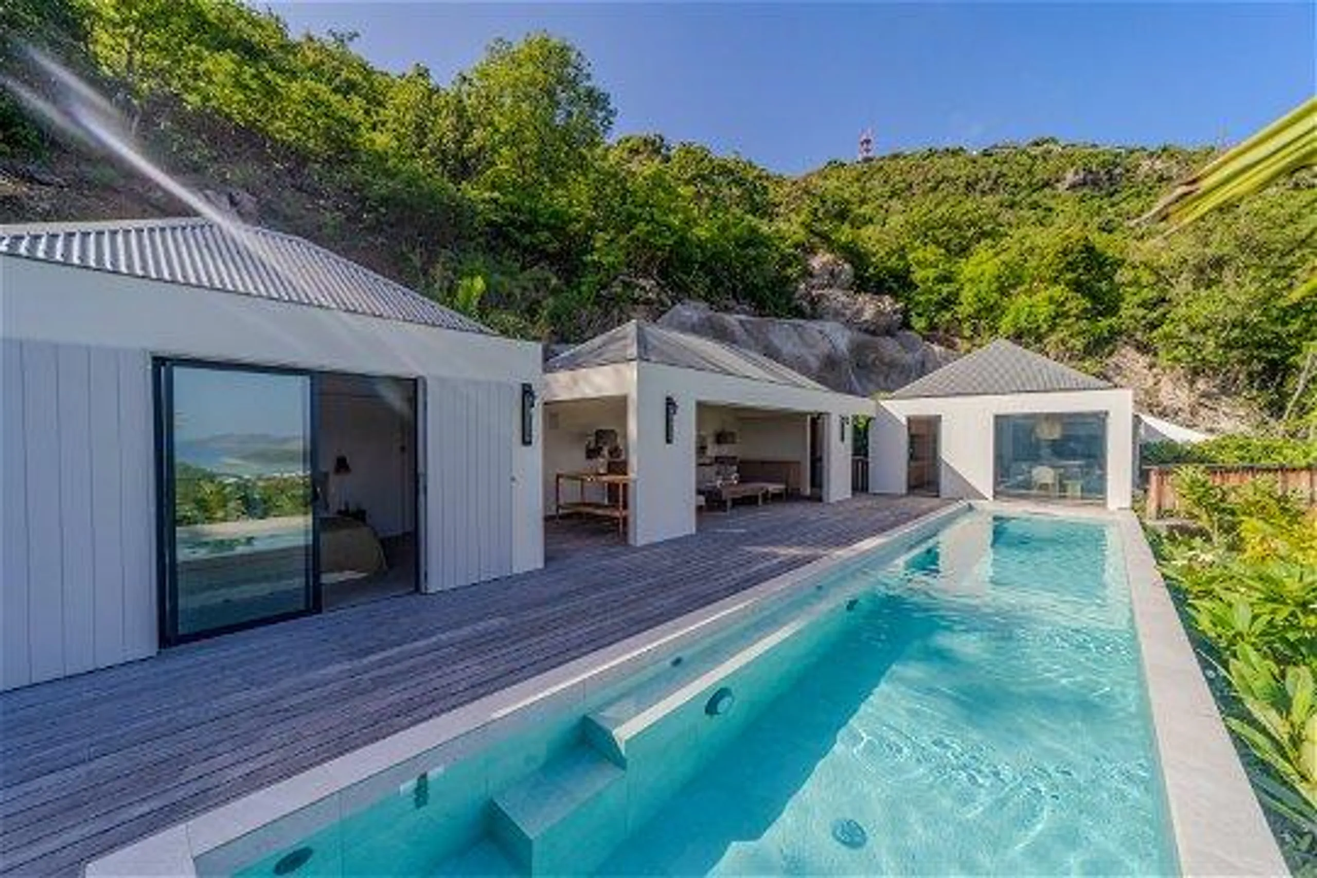 Calming Caribbean Villa with Private Heated Pool and Hill Views — photograph 6
