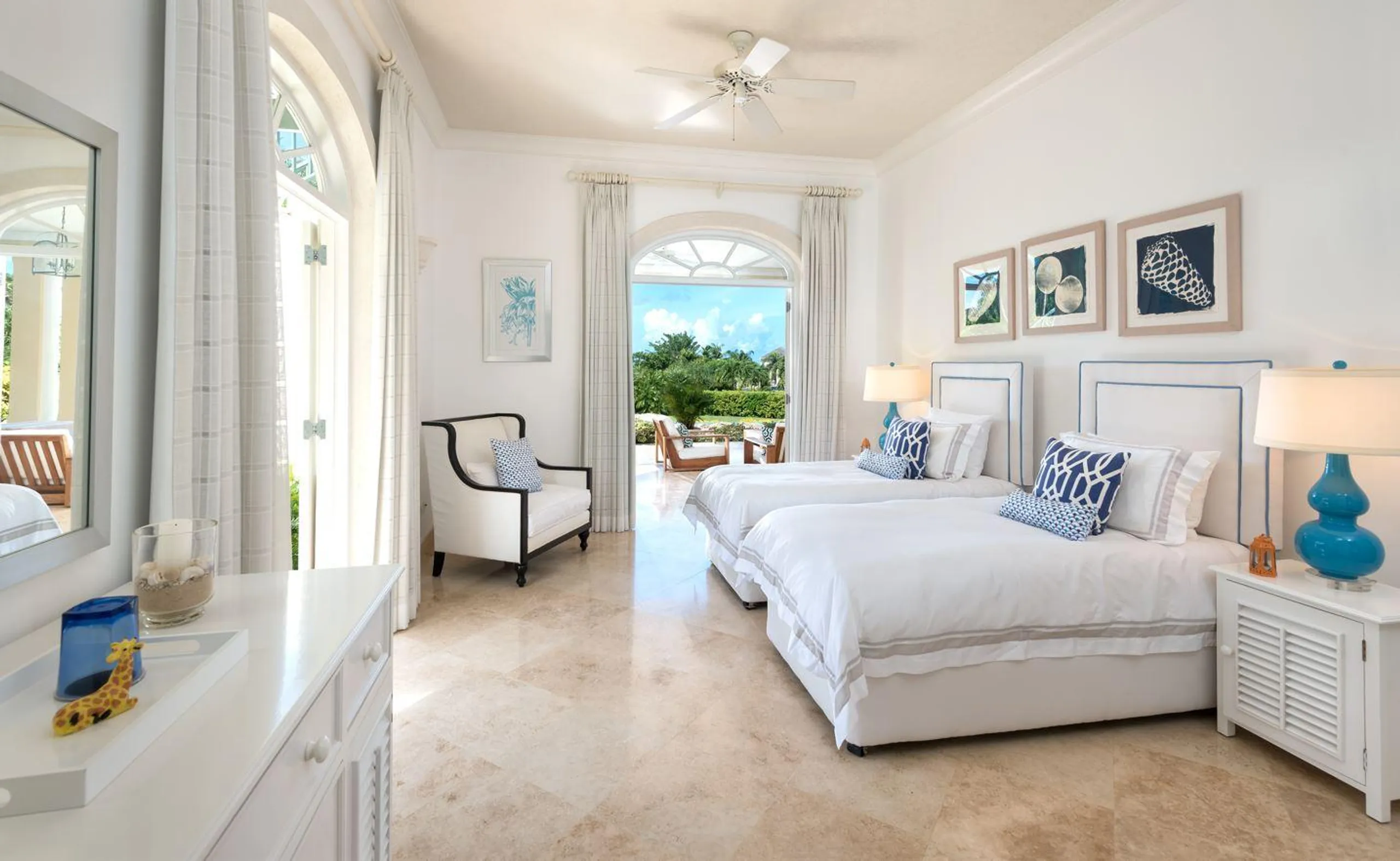 Gleaming 5-Bedroom Villa with Pool, Games Room, and Sea Views — photograph 8