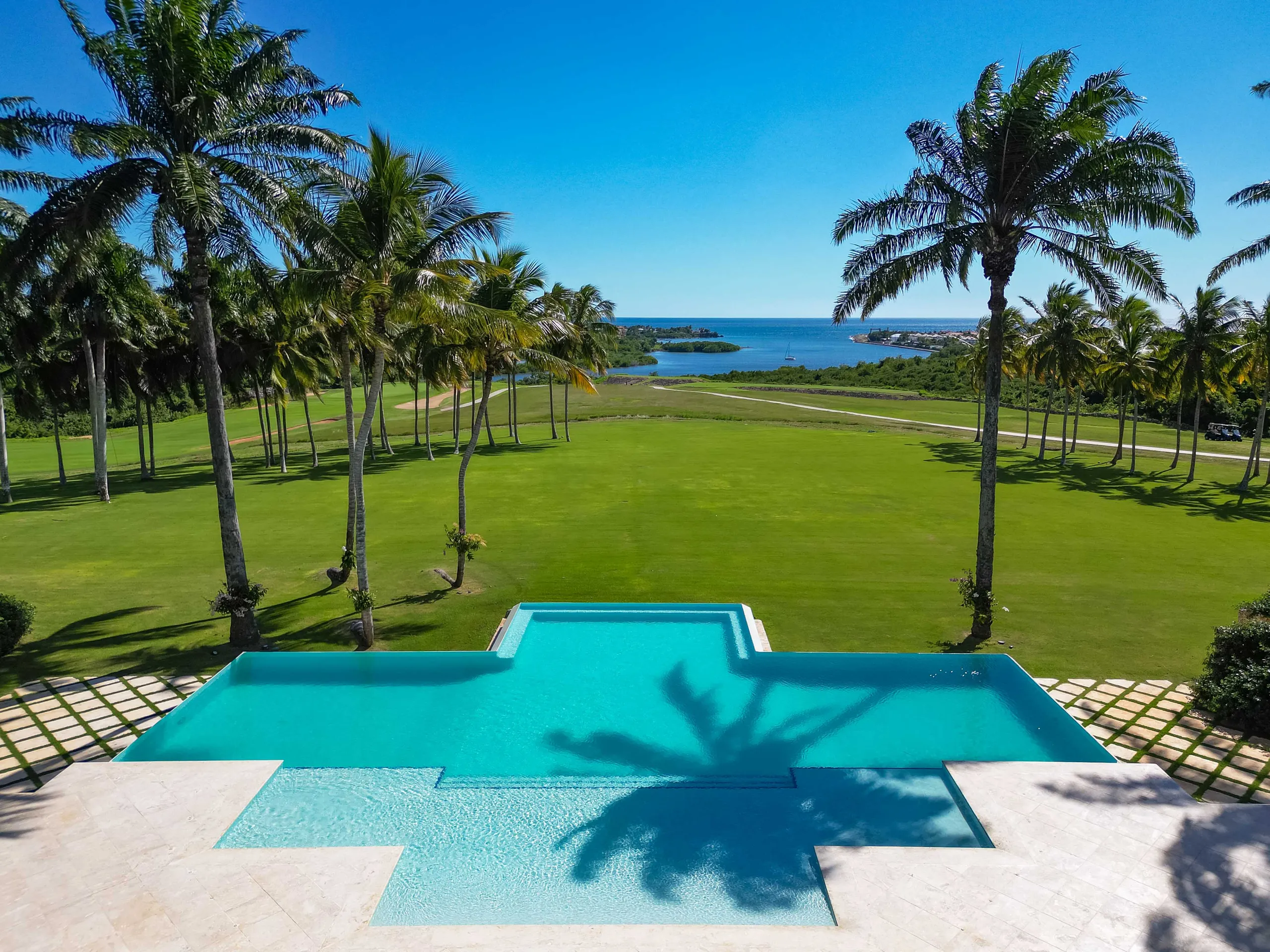 Outstanding Oceanview Villa with Gorgeous Pool — photograph 2