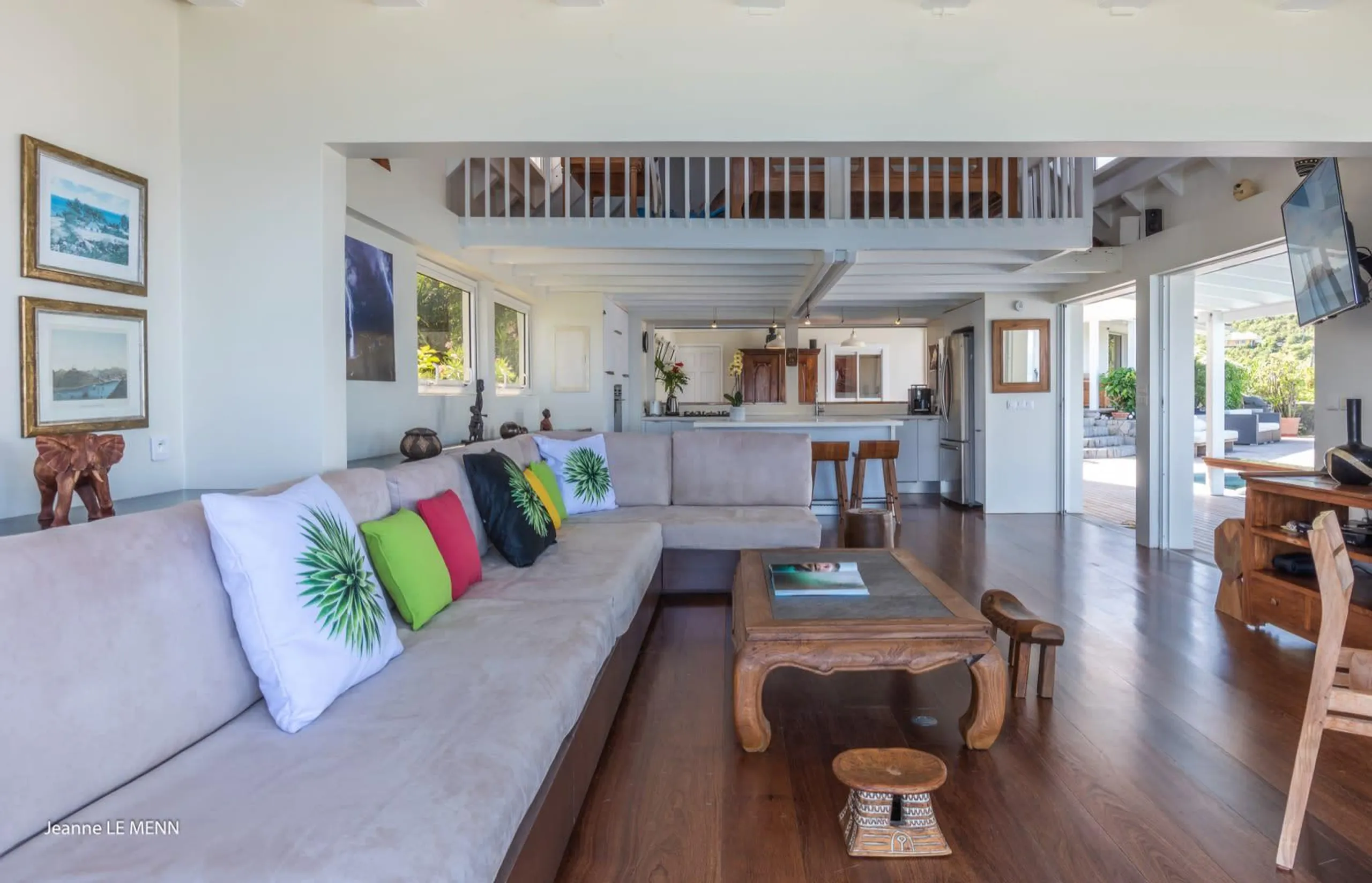 Splendorous Seafront Haven with Heated Pool and Panoramic Caribbean Views — photograph 3