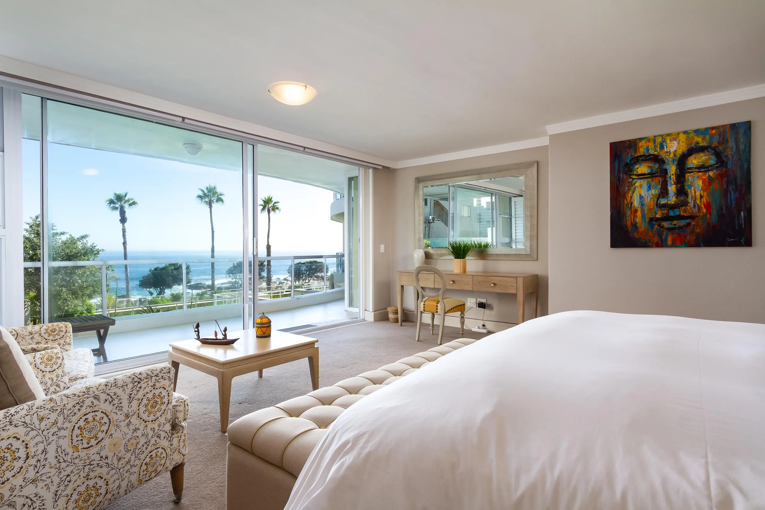 Enchanting Penthouse Retreat with Stunning Ocean Views — photograph 8