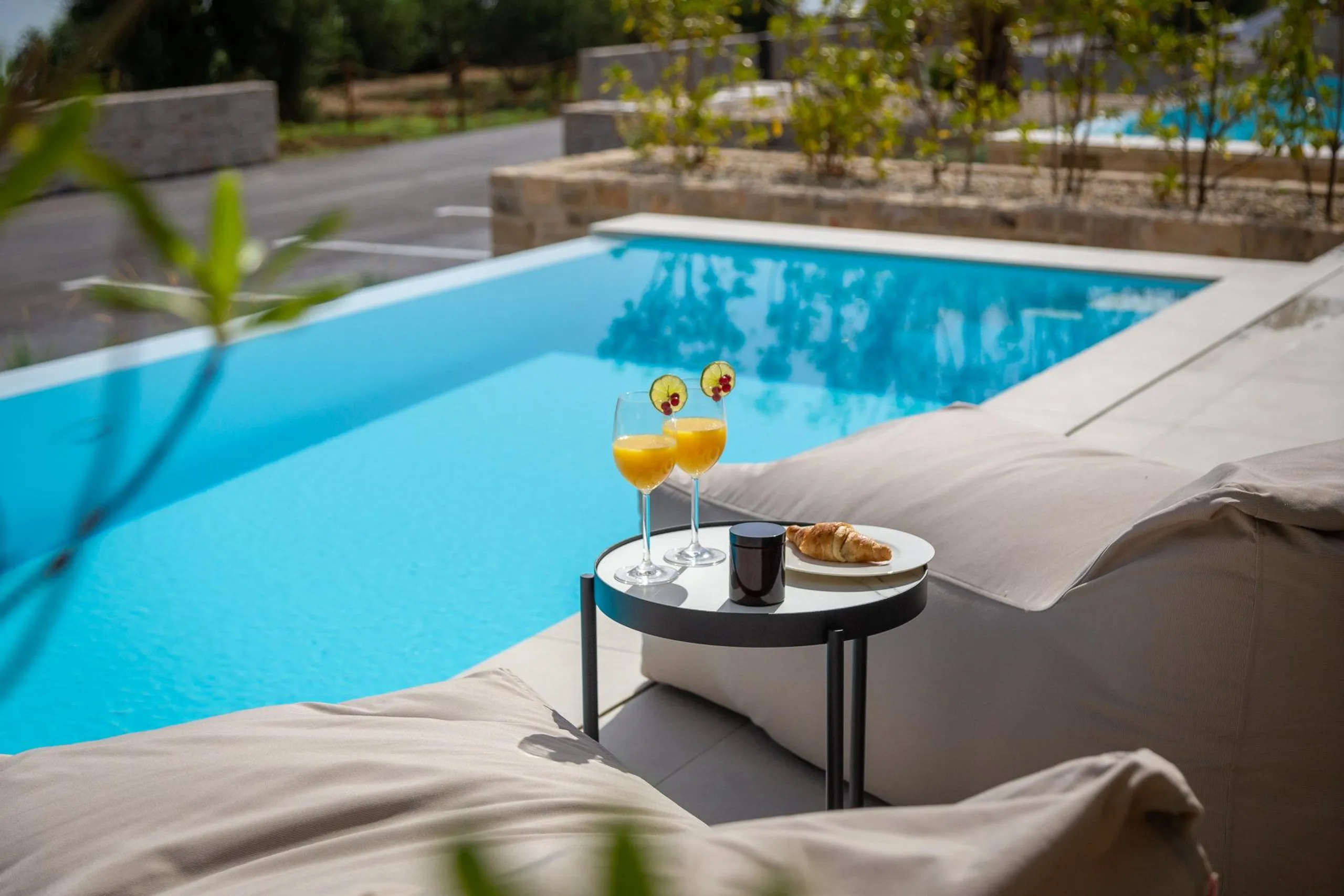 Gleaming Villa with Pool with Endless Sea on the Horizon — photograph 7