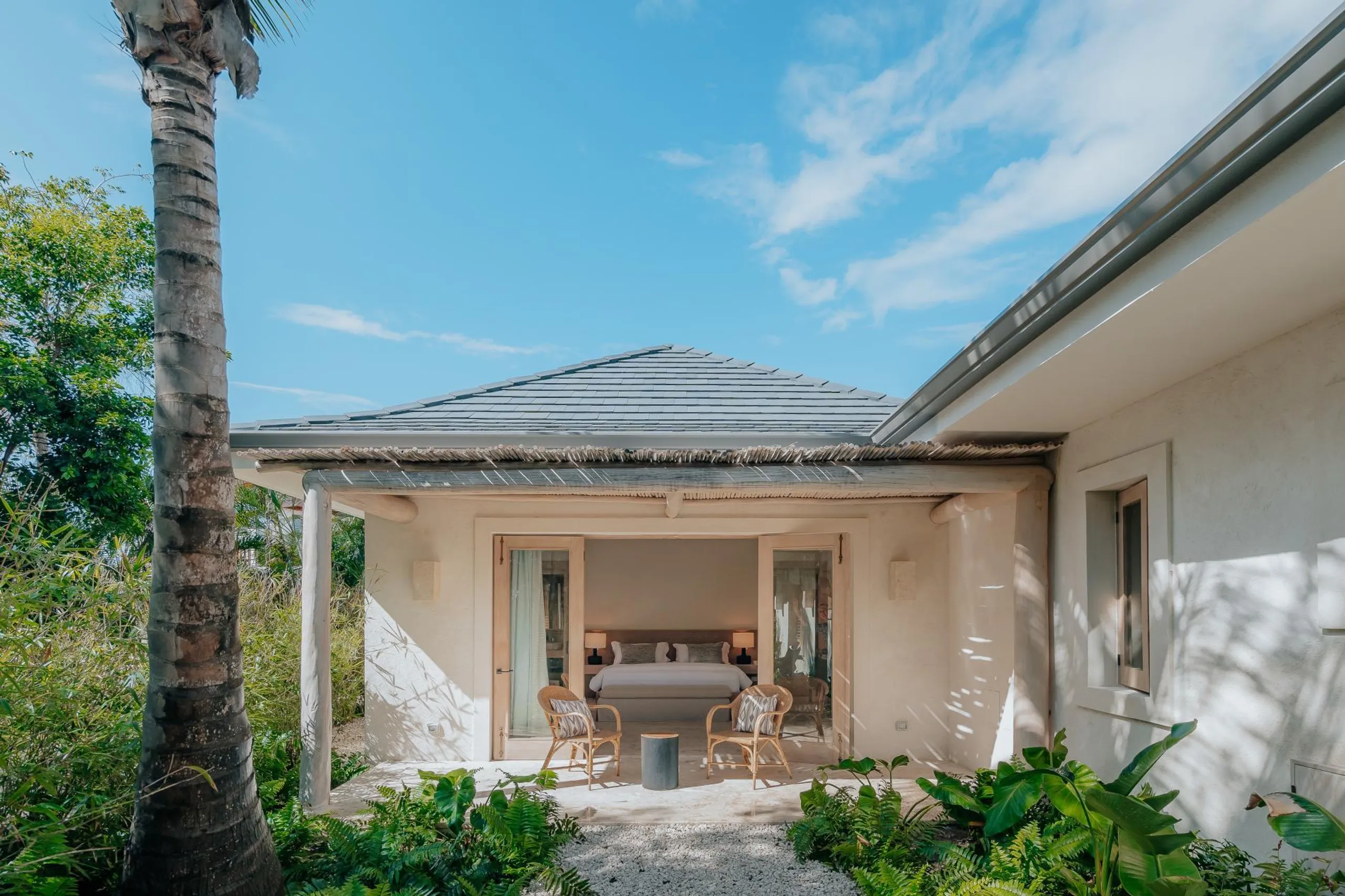 Newly Built Villa with Caribbean Flair, Private Pool, Garden and Golf Course Views — photograph 8